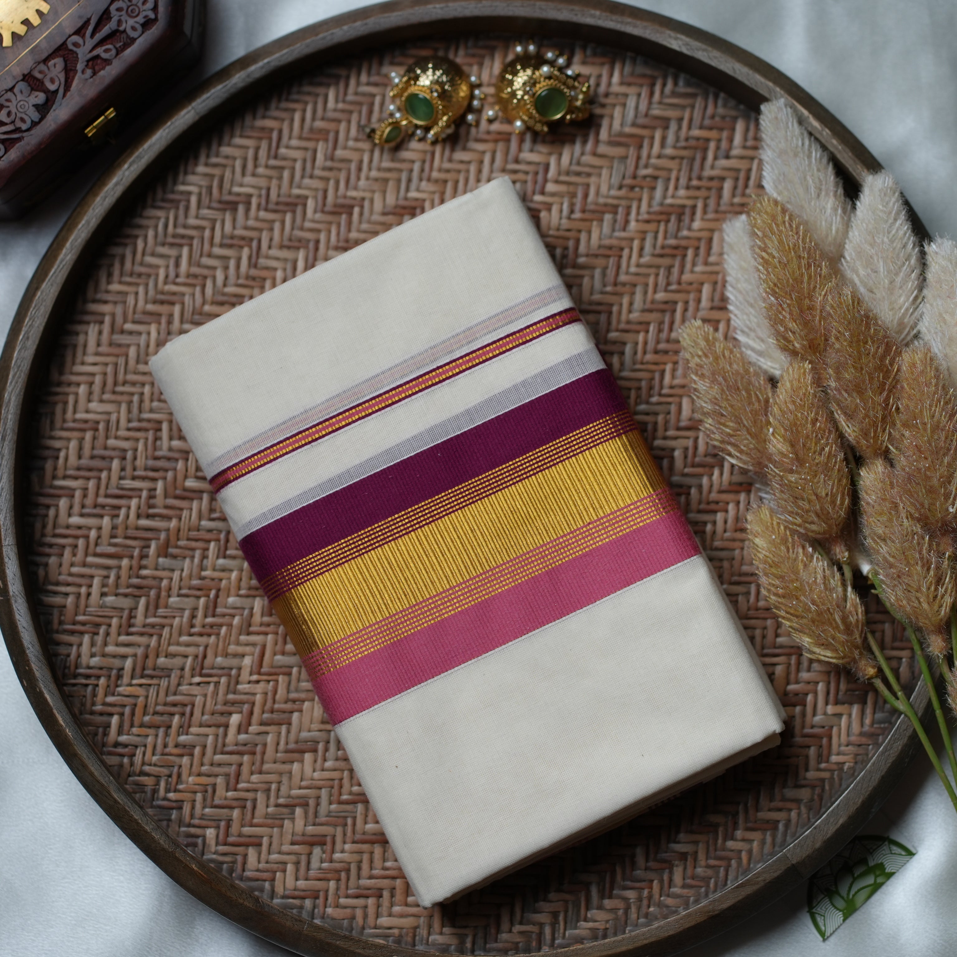 🌸 Rose Gold & Wine Harmony: The Elegant Pastel-Stripe Kerala Set Mundu 🌸