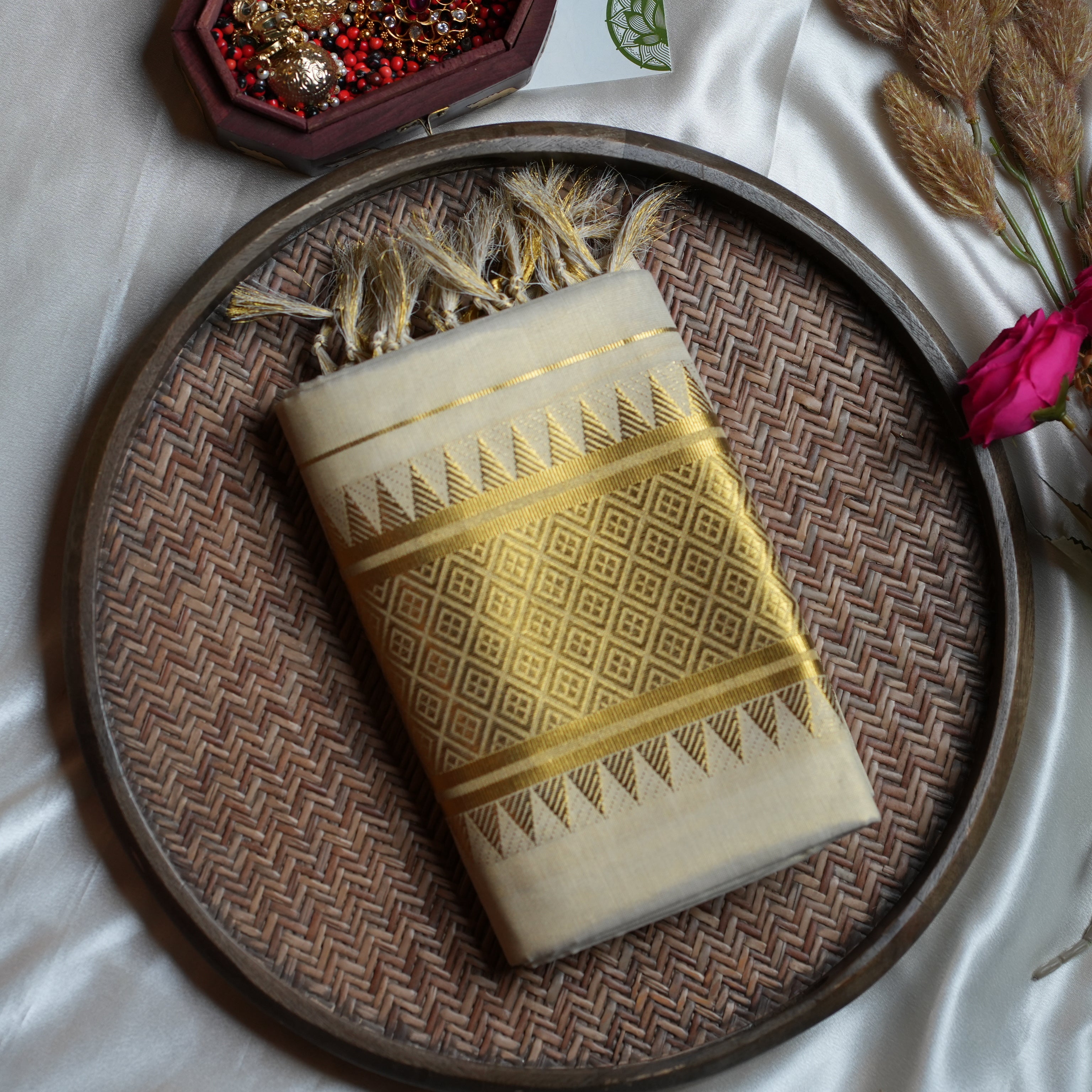 Heritage Temple & Geometric Brocade: The Premium Tissue Kerala Set Mundu 🔺