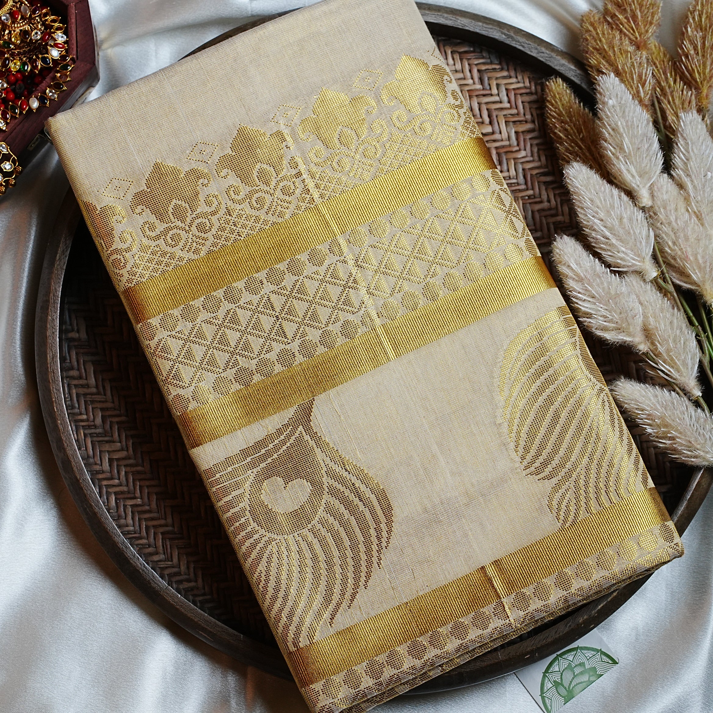 🦚 Shimmering Gold & Royal Peacock Motifs: The Premium Tissue Kerala Saree 🦚
