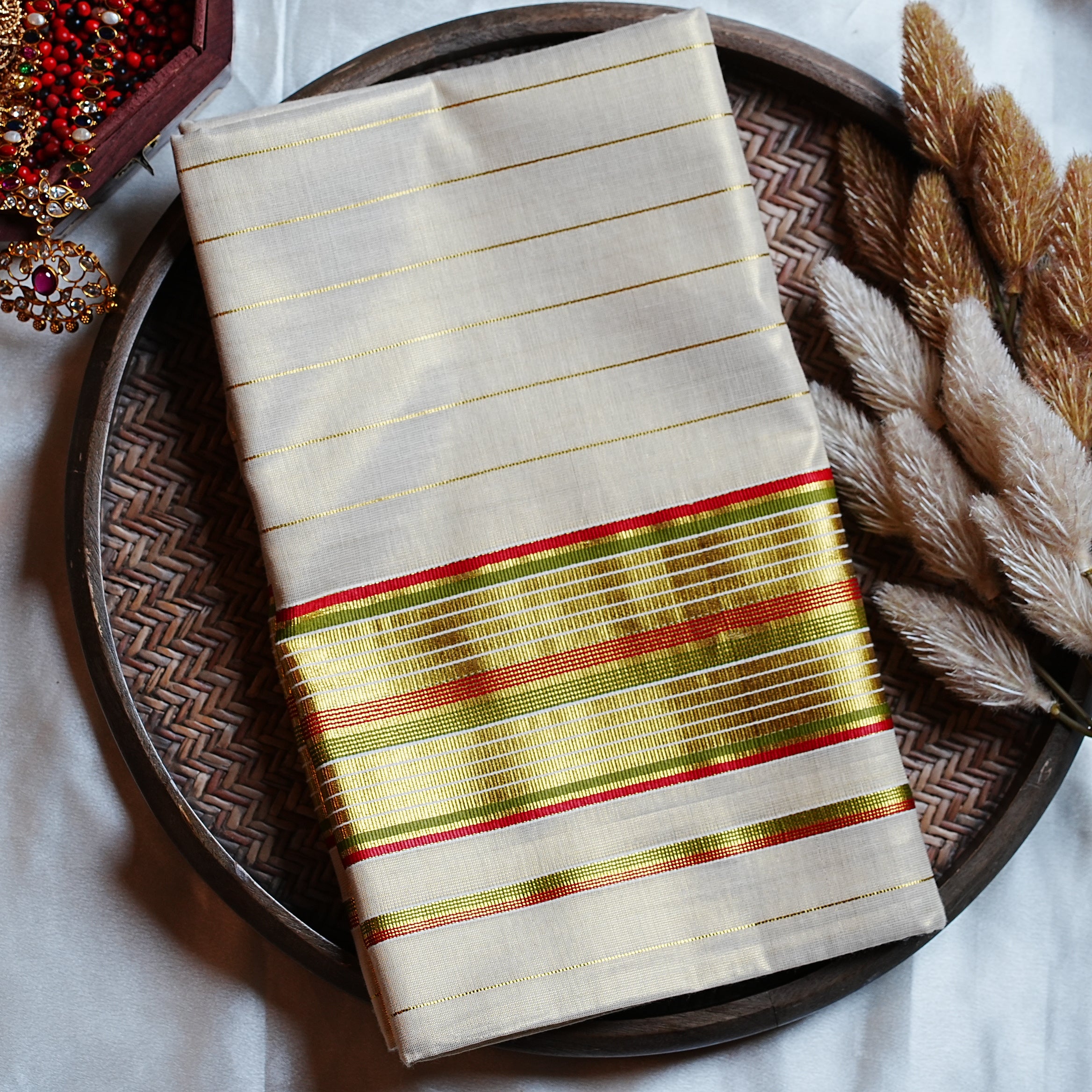 ✨ Festive Red & Leaf Green Kasavu Lines: The Premium Kerala Tissue Set Saree 💫