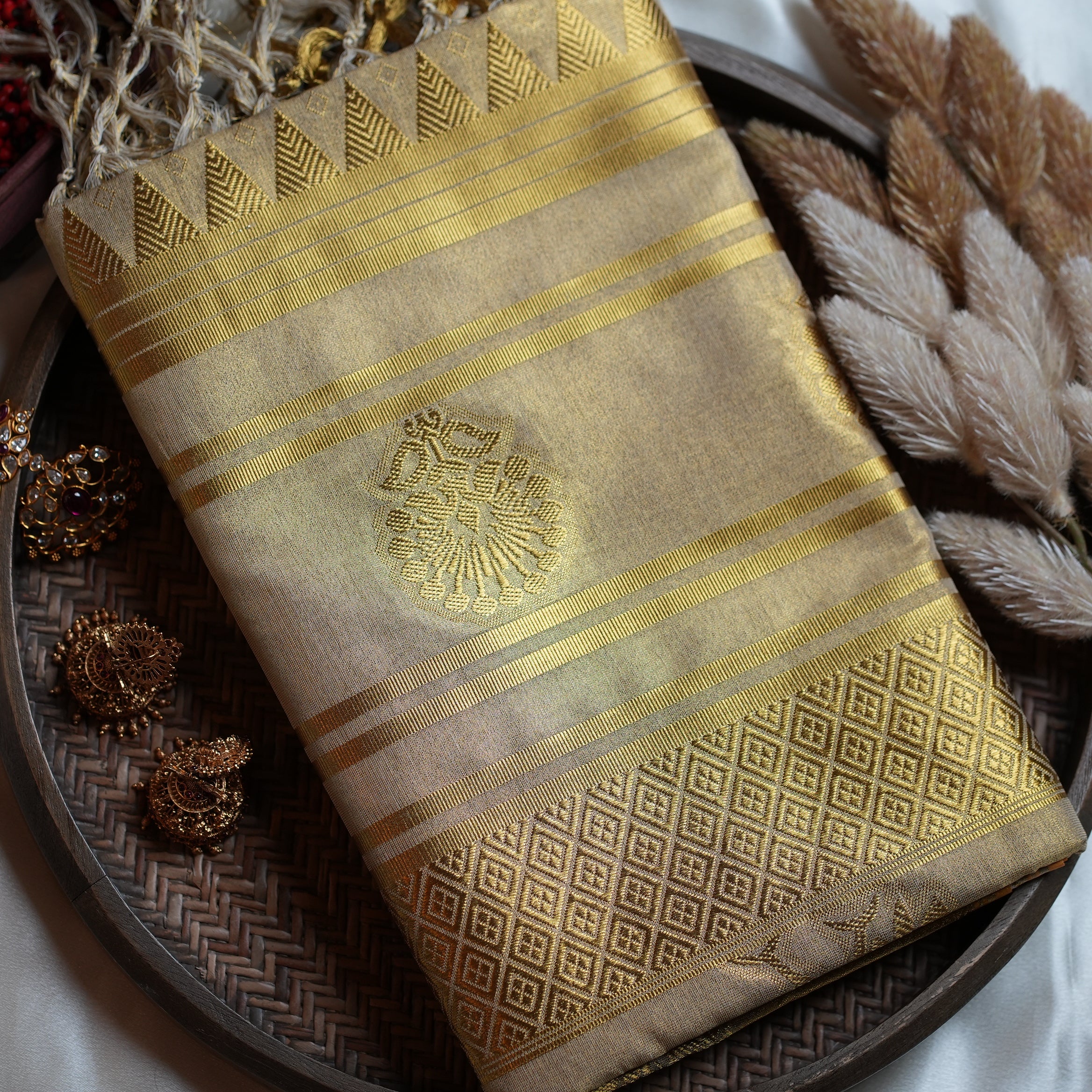 🌟 Luxury Golden Tissue Kerala Saree with Royal Floral Motifs & Running Blouse ✨