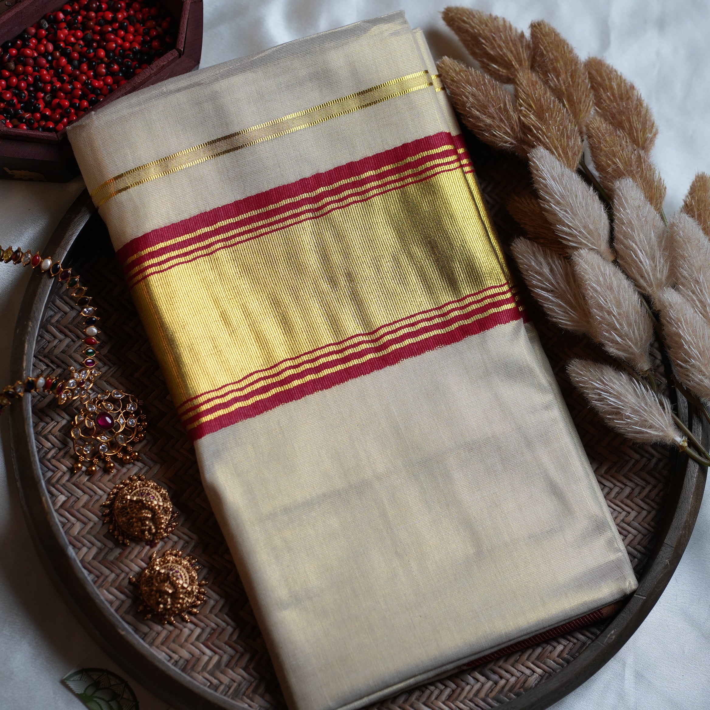 🌹 Crimson Red & Shimmering Kasavu: The Premium Tissue Kerala Saree ✨