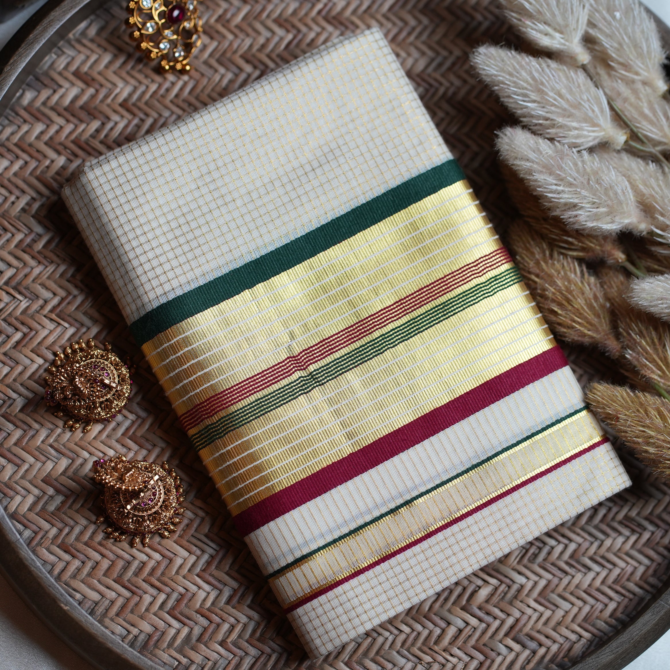 💚 Premium Off-White Kerala Cotton Single Set Mundu with Bottle Green, Maroon & Handloom-Grade Kasavu Borders ✨🌾
