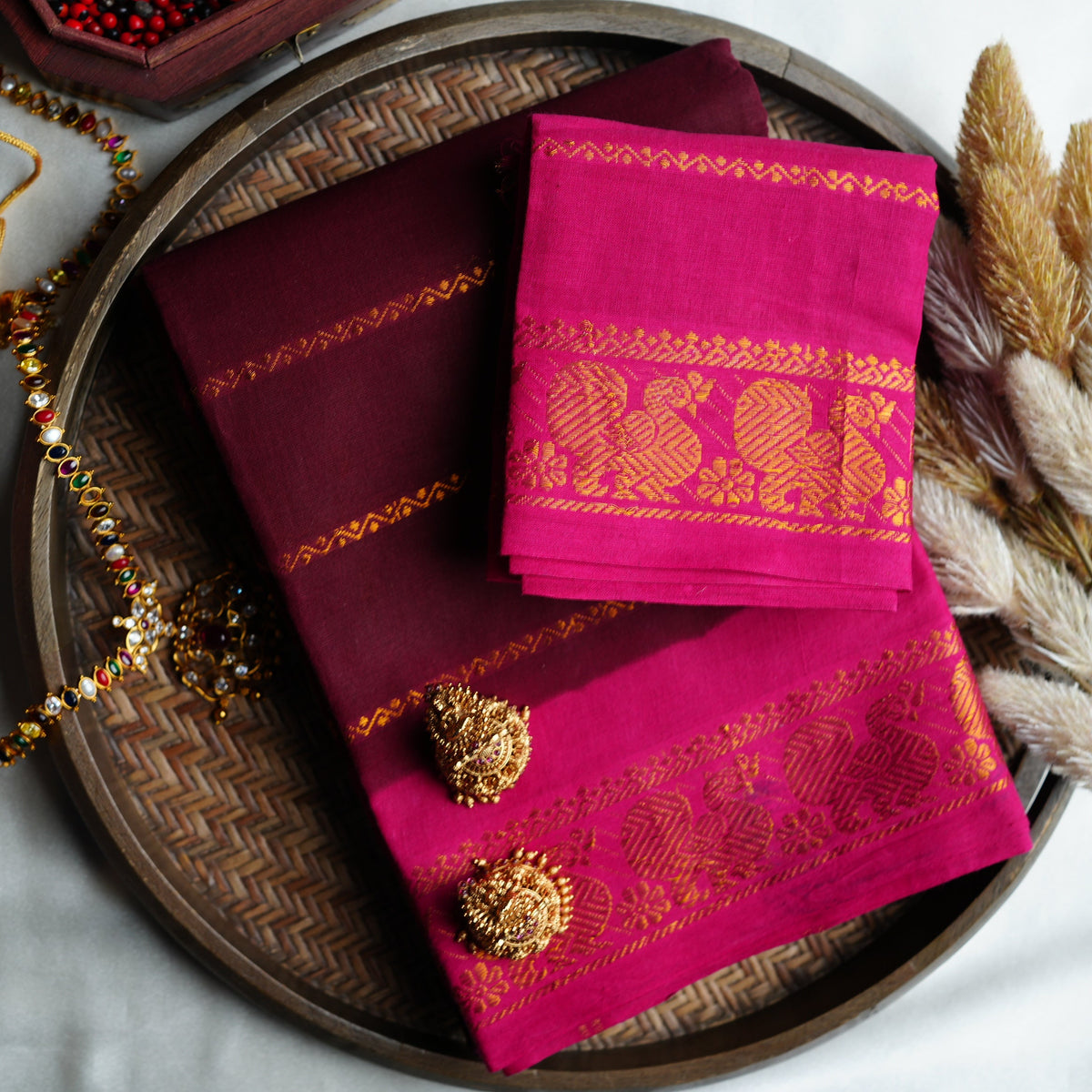 🌺 Dual-Tone Plum & Magenta Sungudi Cotton Saree with Golden Peacock Zari Border ✨🥻 - SAROYA