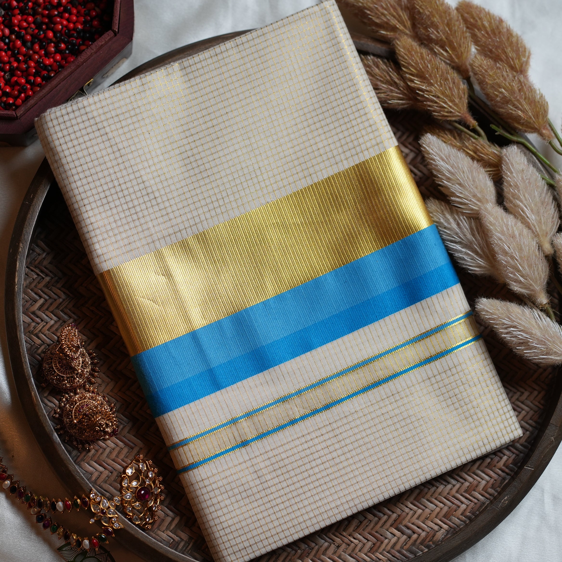 ๐ฆ Premium Cotton Checked Kerala Saree with Electric Blue Border ๐ - SAROYA