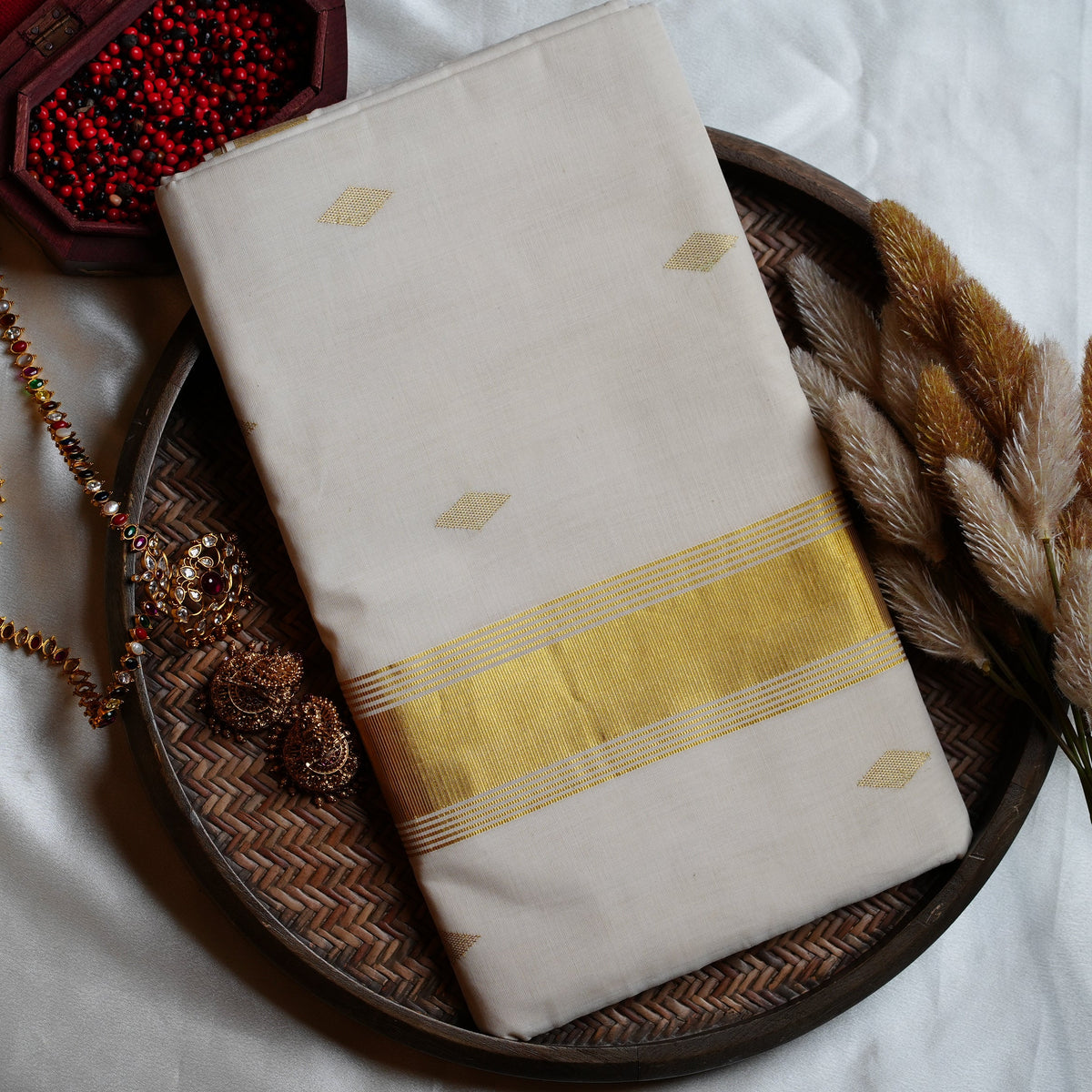 Pure Cotton Balaramapuram Unakapavu Handloom Classic Gold Kasavu Kerala Saree with Diamond Buttas - SAROYA