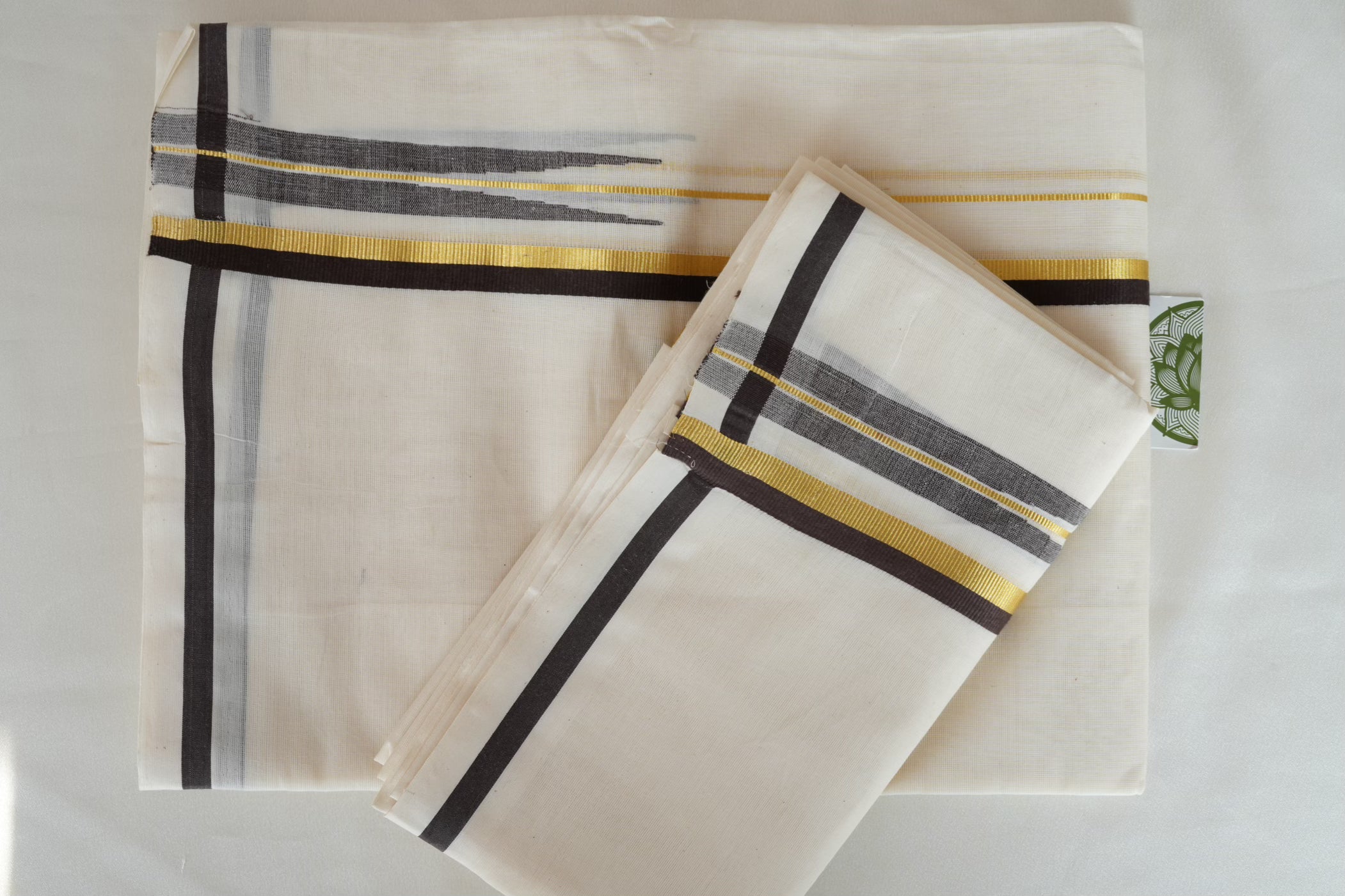 Premium Puliyilakkara Chutti Kerala Single Set Mundu with Black & Gold Accents