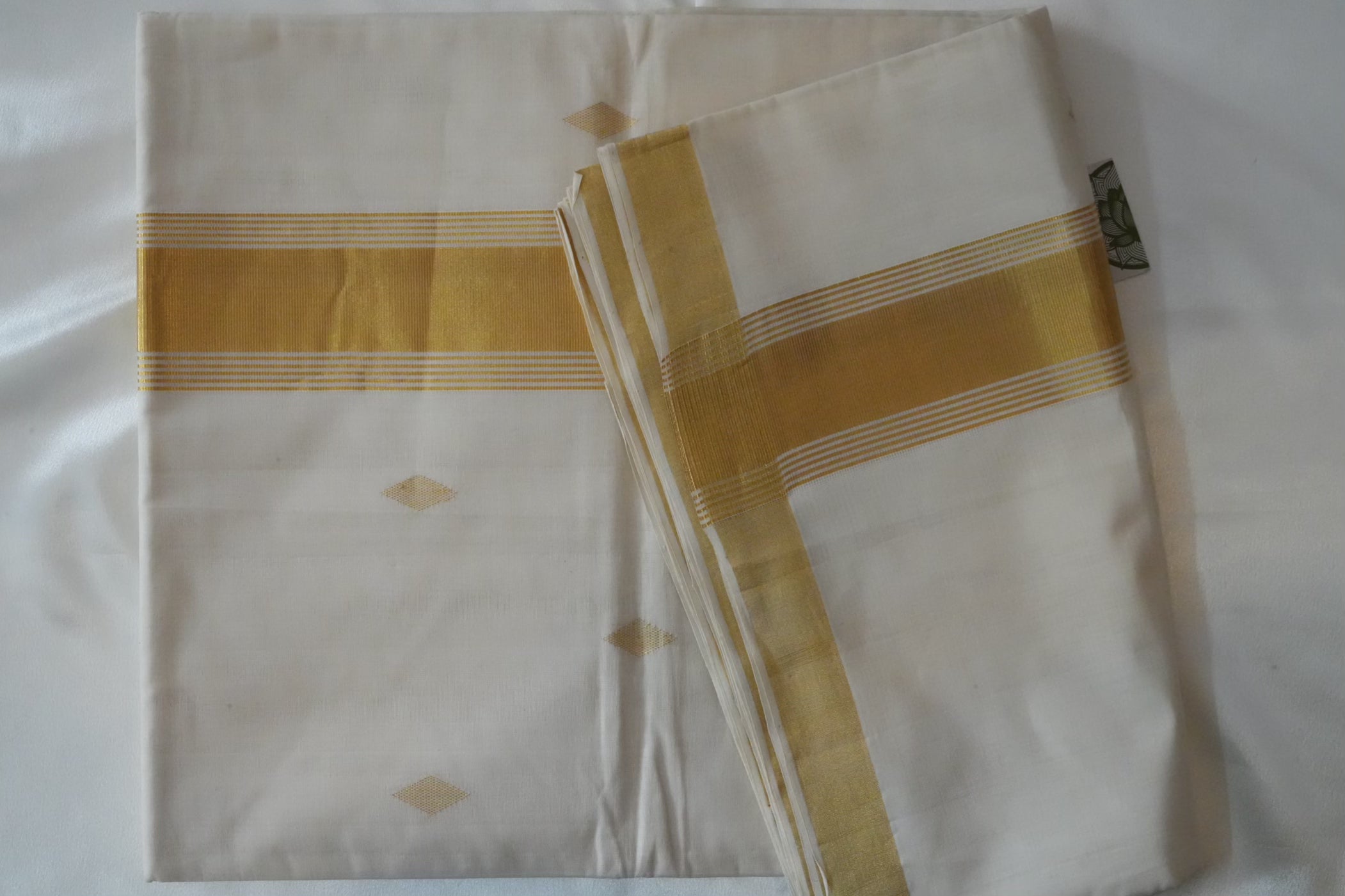 Pure Cotton Balaramapuram Unakapavu Handloom Classic Gold Kasavu Kerala Saree with Diamond Buttas
