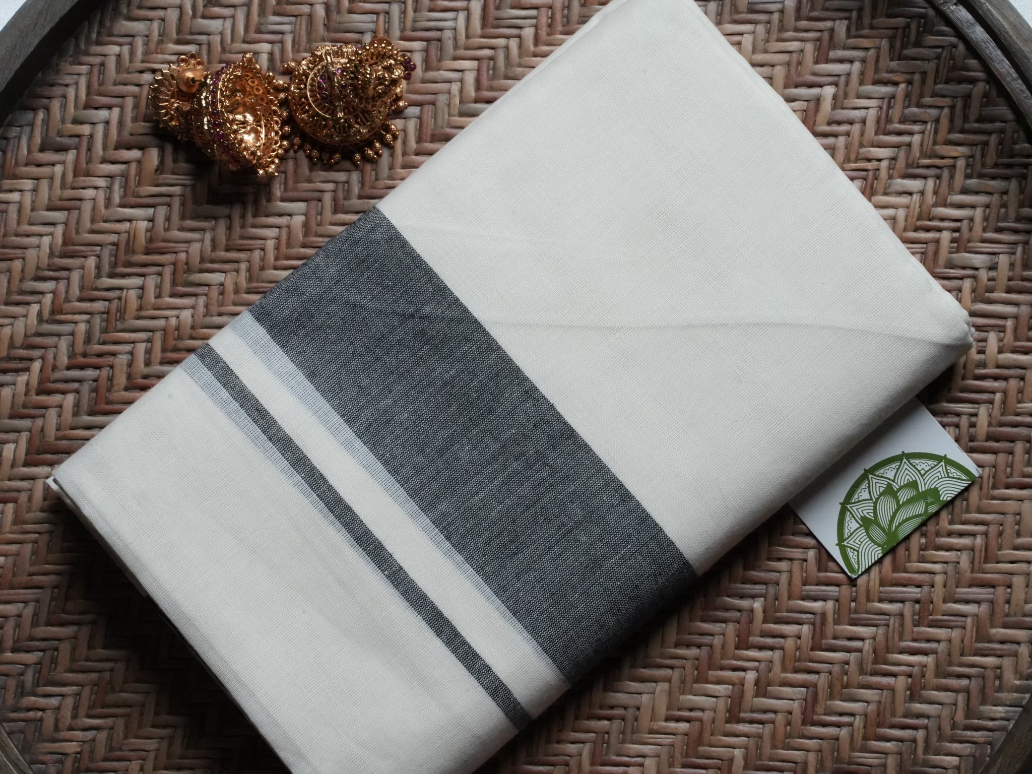 Classic Black Mulloth Kerala Set Mundu with Minimalist Contrast