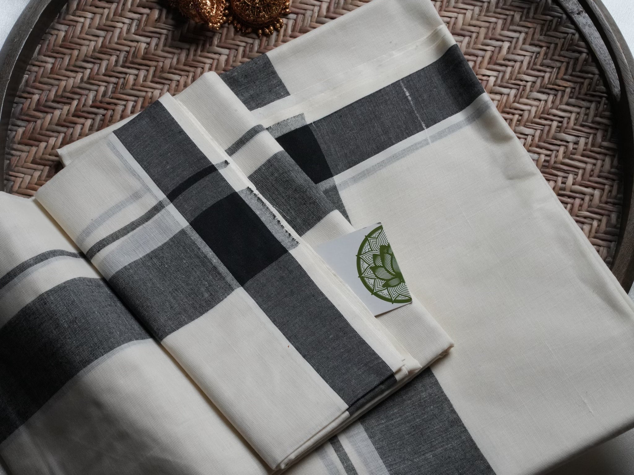 Classic Black Mulloth Kerala Set Mundu with Minimalist Contrast