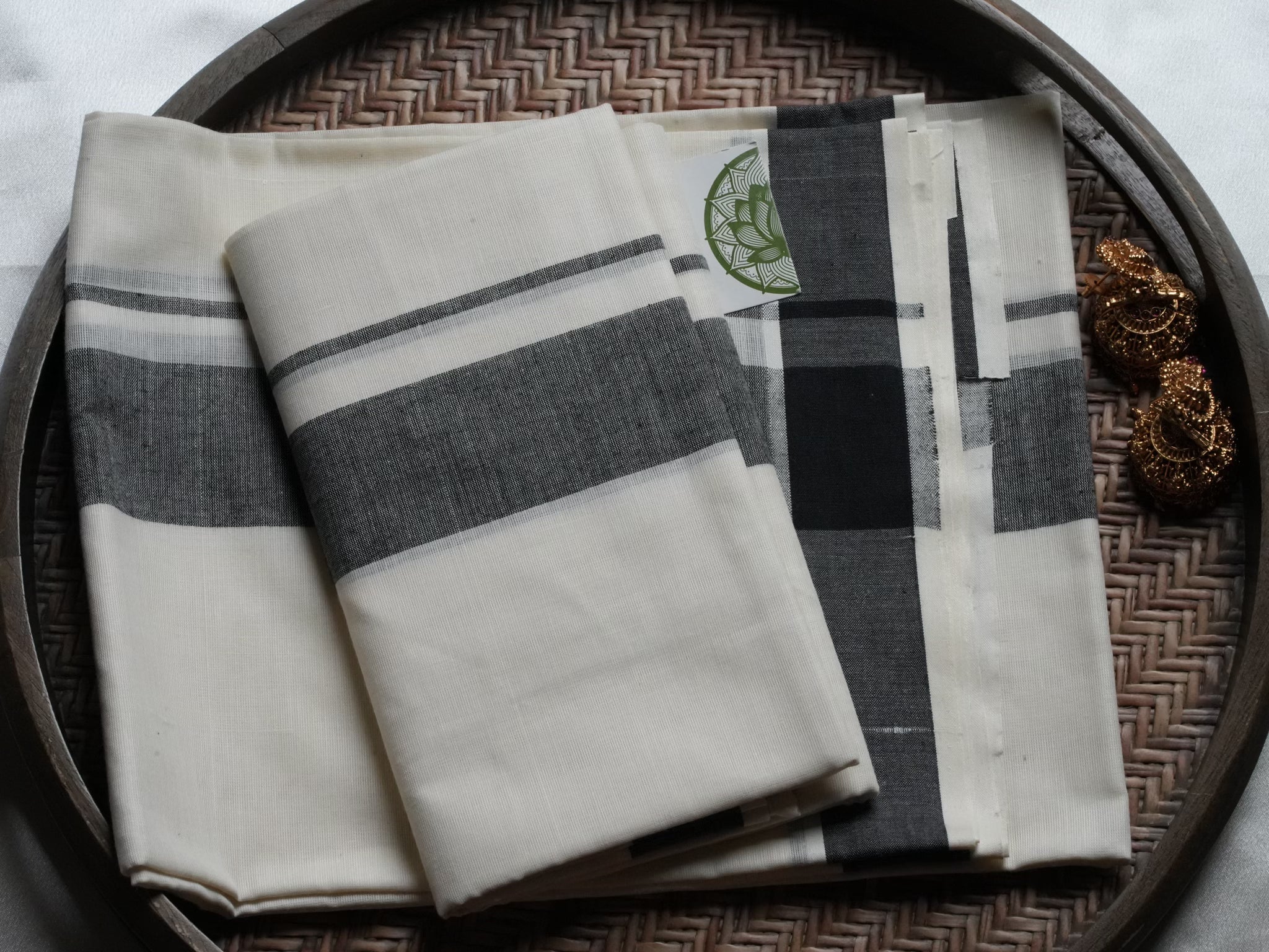 Classic Black Mulloth Kerala Set Mundu with Minimalist Contrast