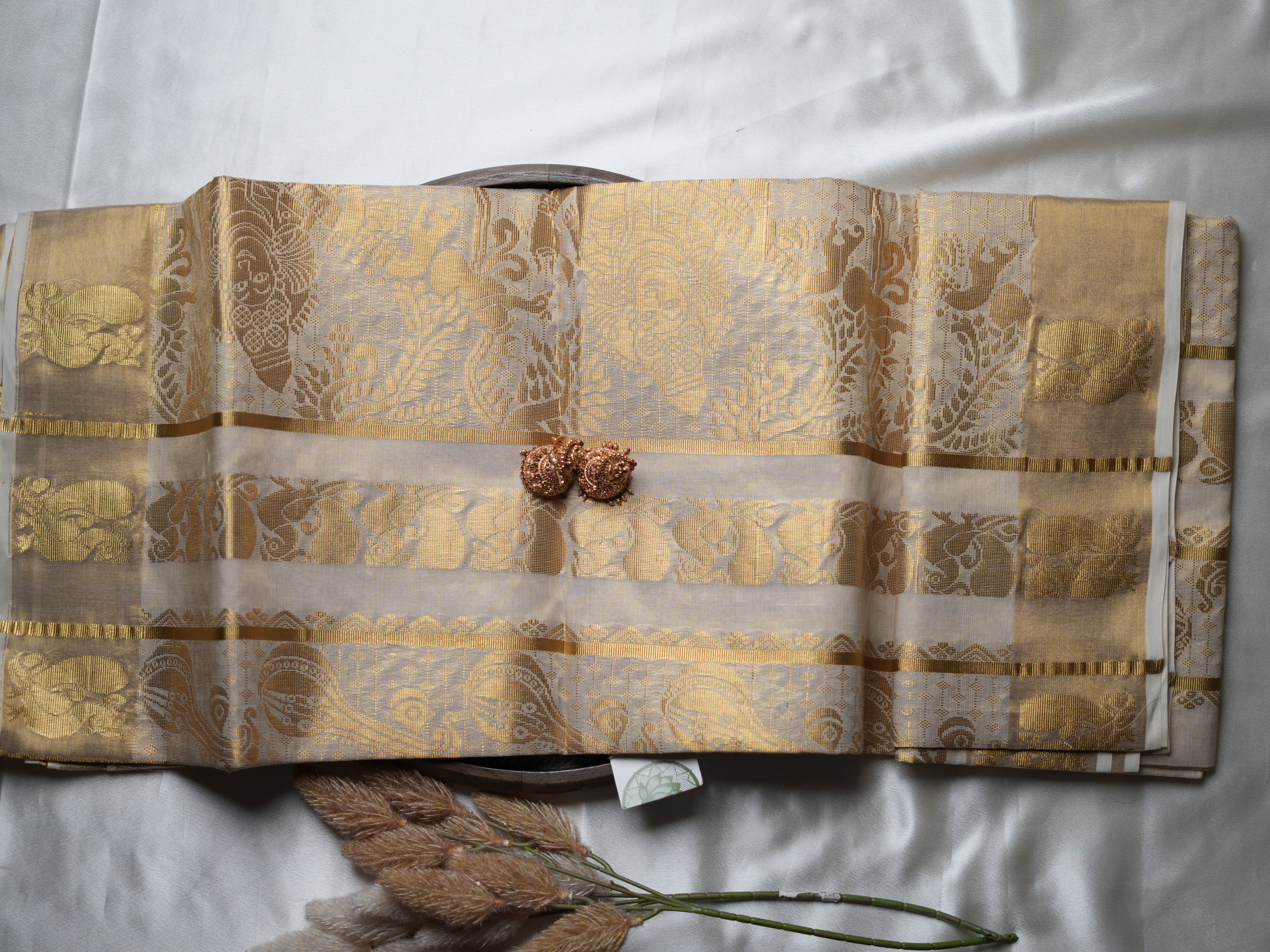 Pure Tissue Kerala Saree — Goddess Saraswathi Brocade & Peacock Pallu Edition ✨