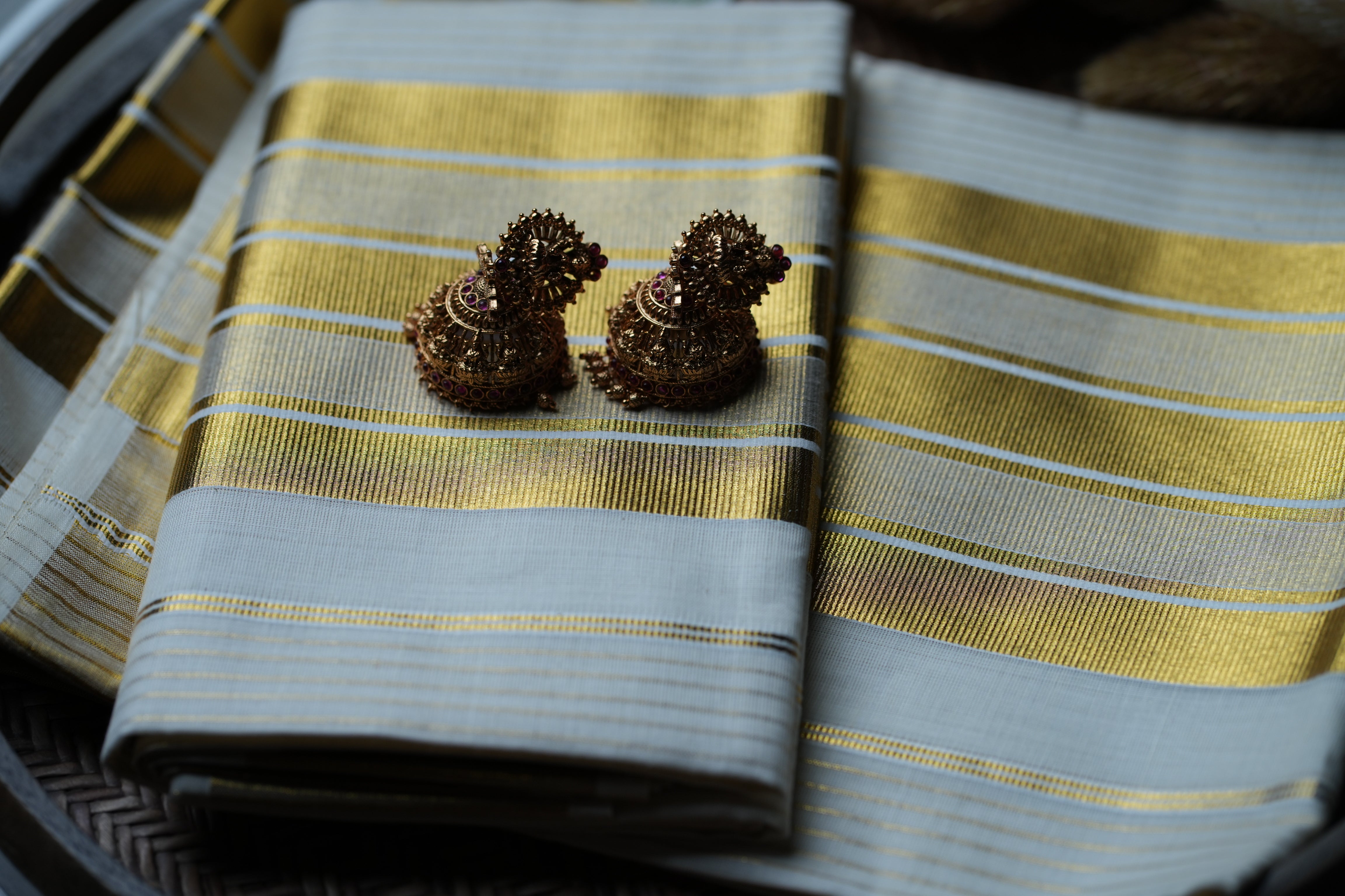 Golden Radiance: Premium Kerala Set Mundu with All-Over Zari Lines
