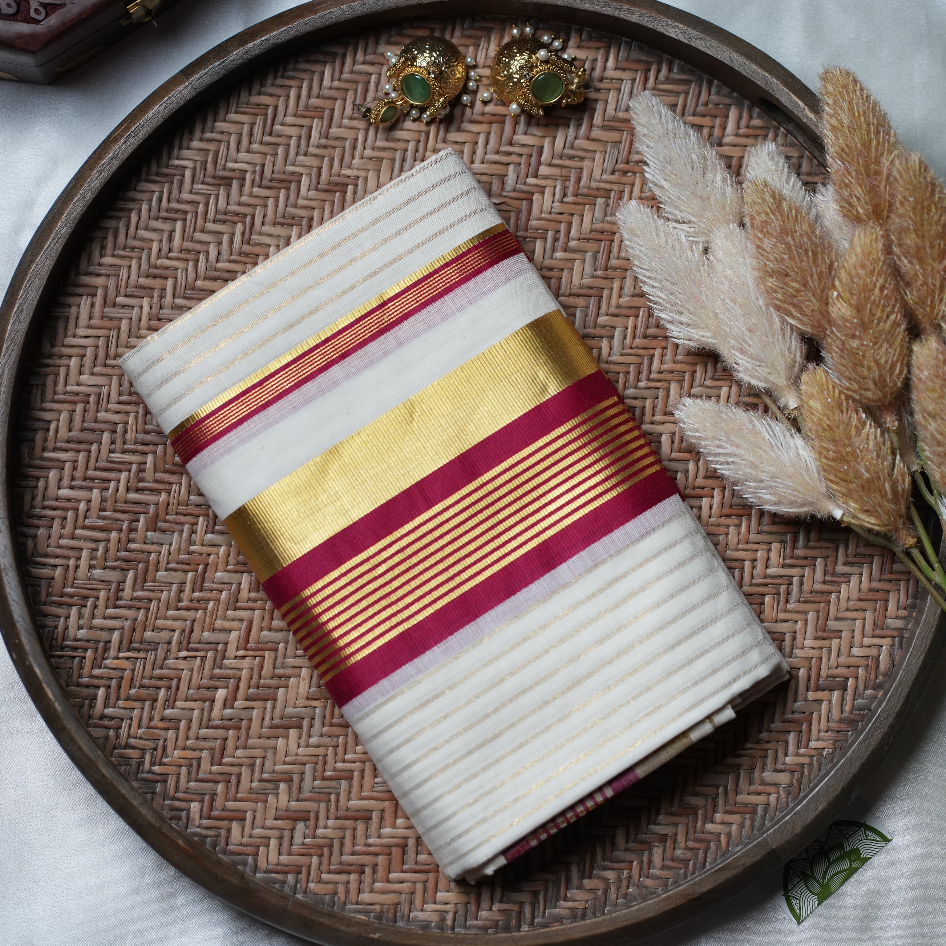 ✨ Crimson Glow: The Royal Zari and Magenta Kerala Set Mundu ✨