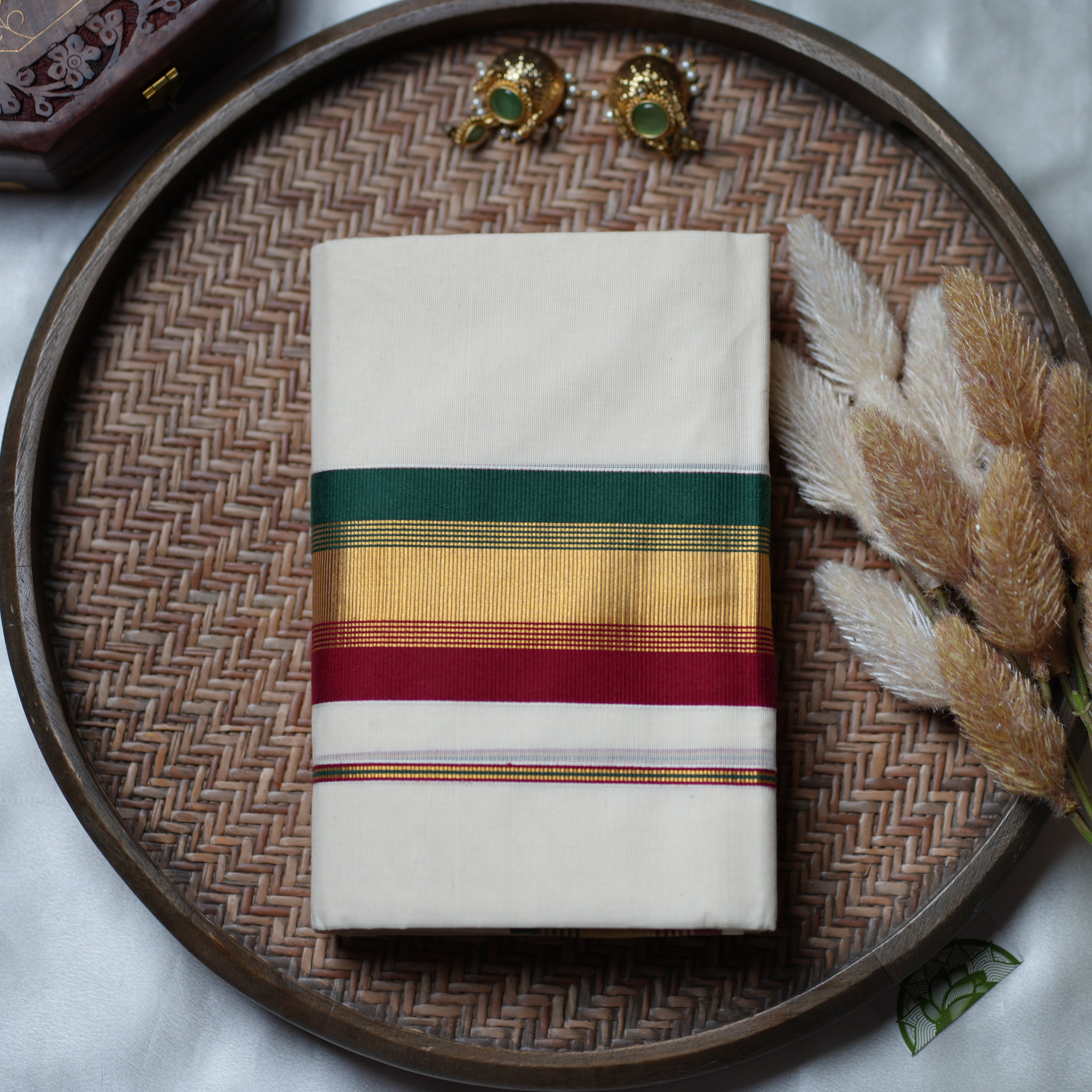 🌿 Festive Symphony: The Tri-Color Heritage Kerala Set Mundu 🌿