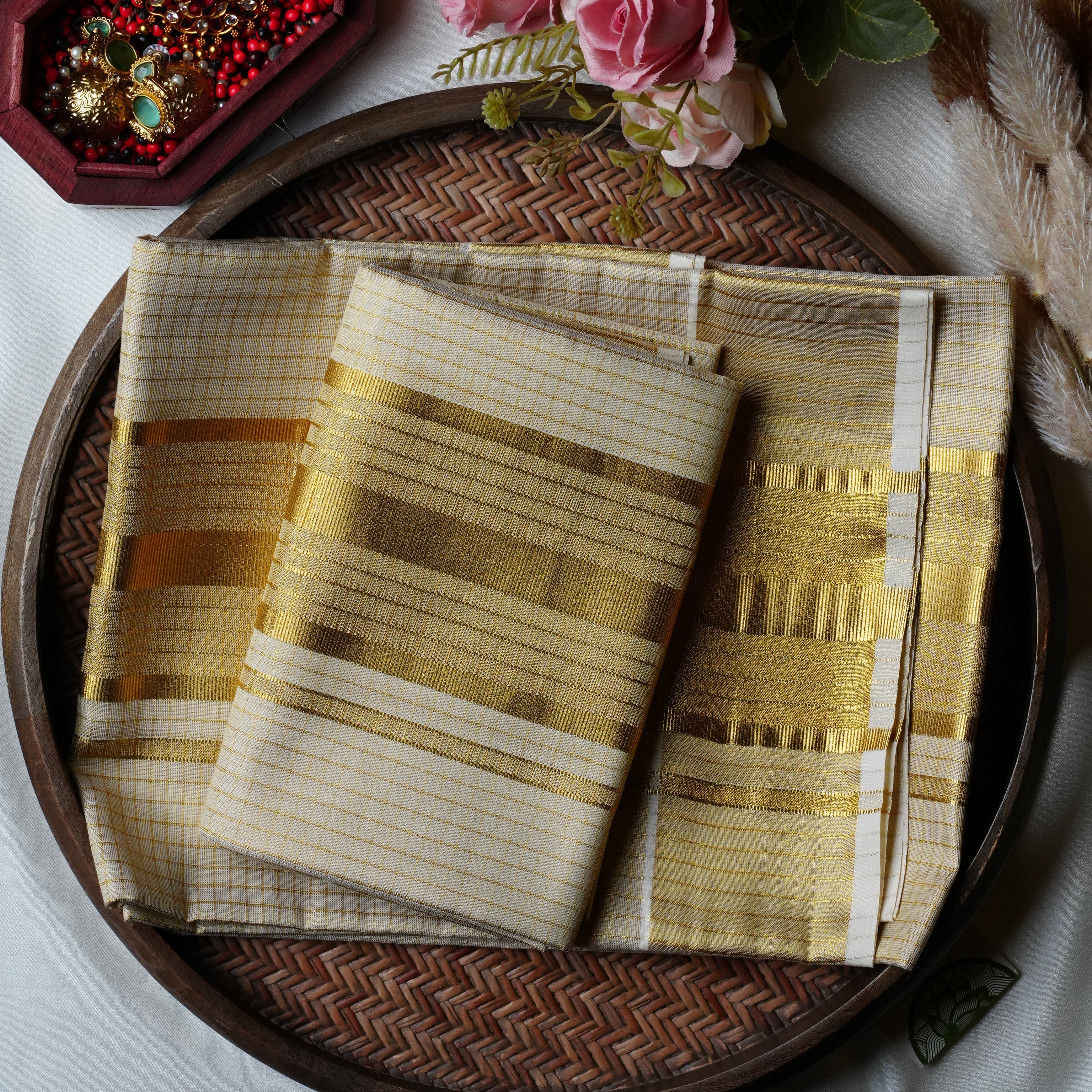 ✨ Golden Opulence: The Premium Tissue Checked Kerala Set Mundu ✨