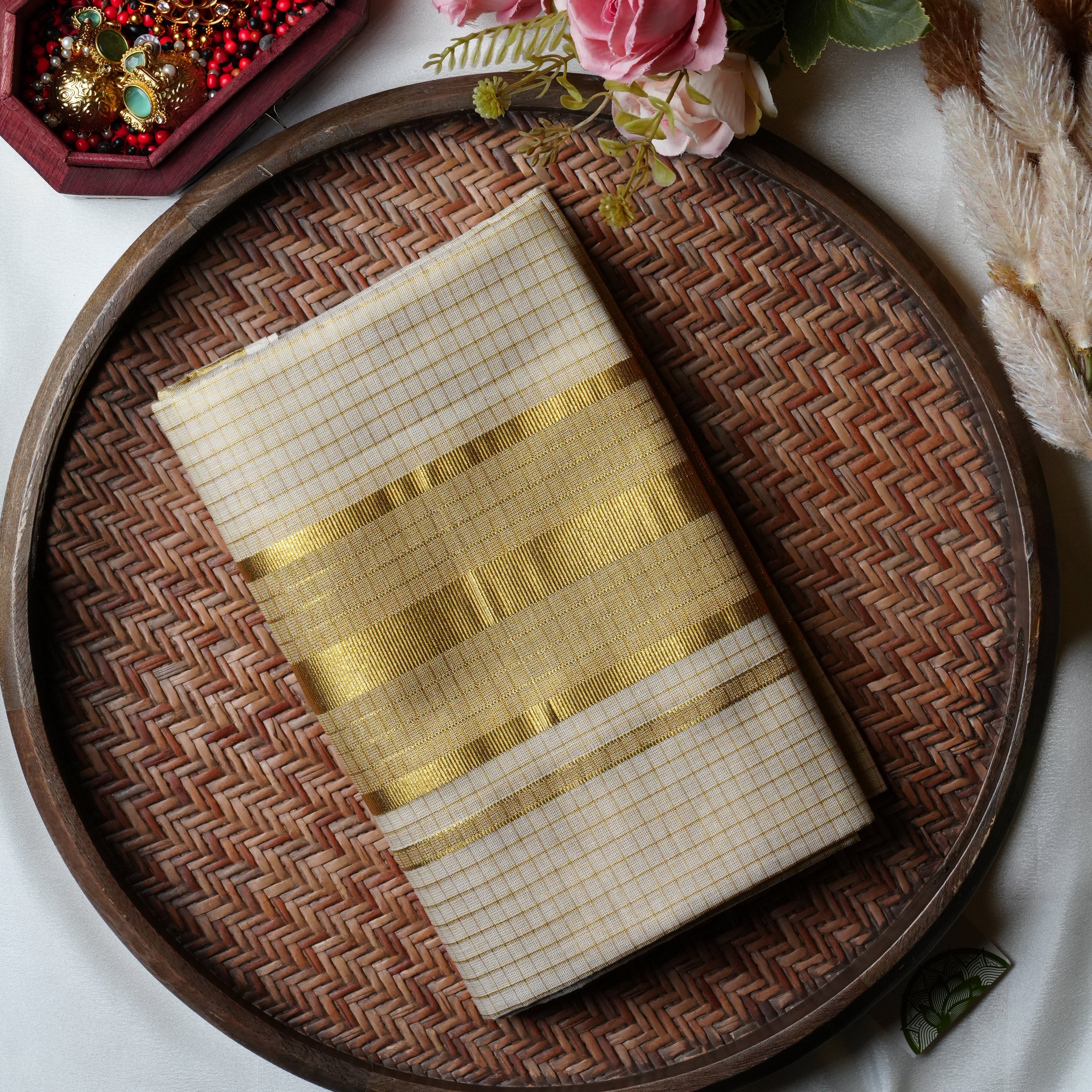 ✨ Golden Opulence: The Premium Tissue Checked Kerala Set Mundu ✨