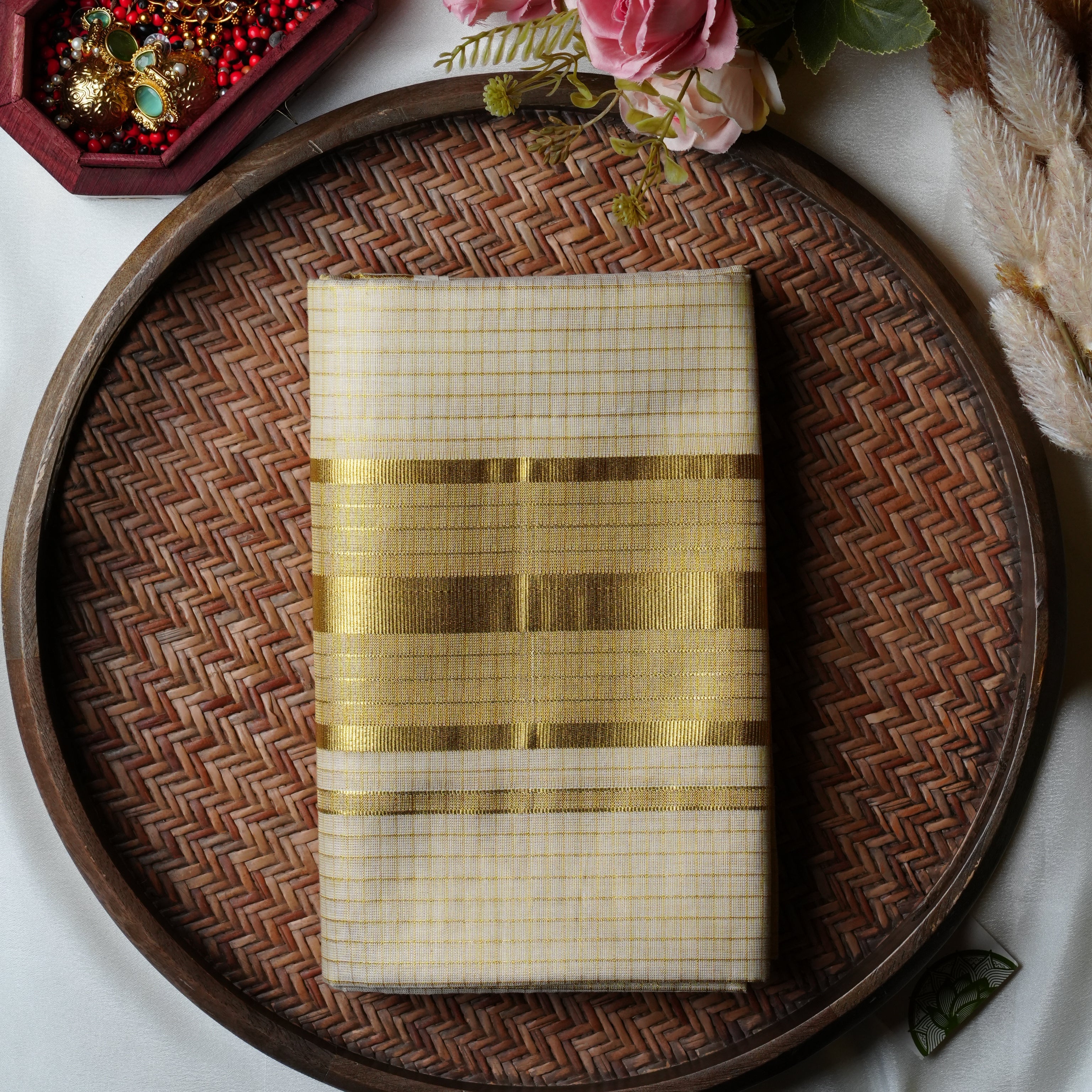 ✨ Golden Opulence: The Premium Tissue Checked Kerala Set Mundu ✨