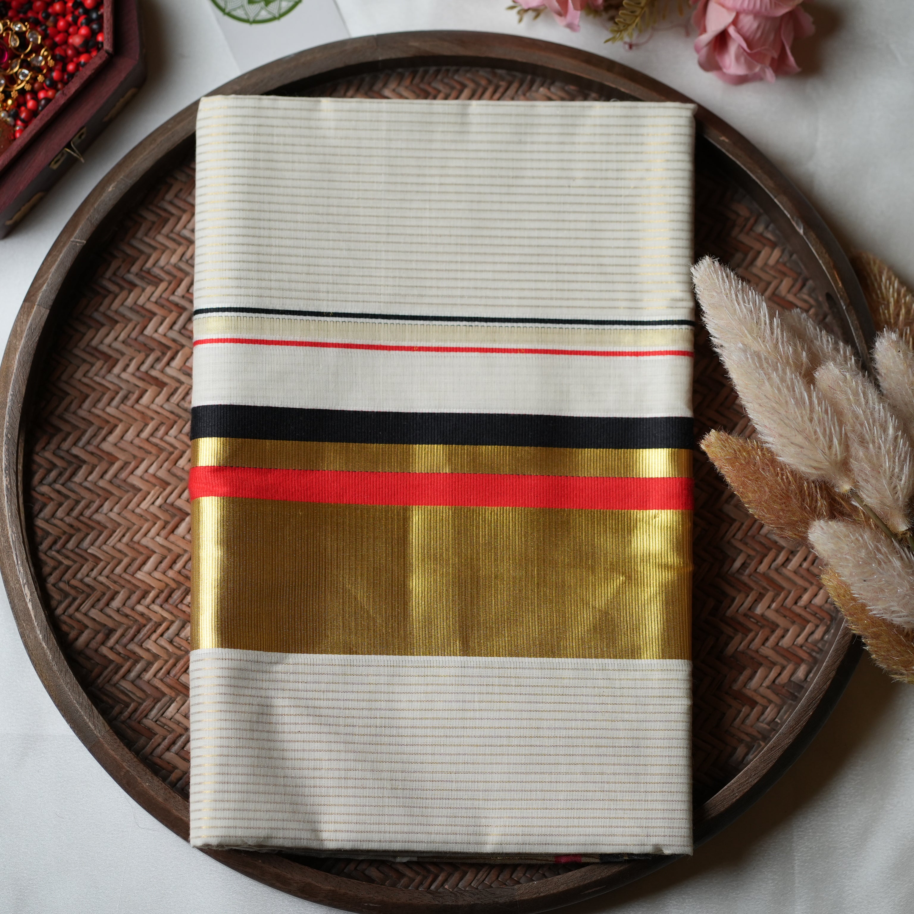 Festive Horizon: The Premium Pure Cotton Tri-Stripe Kerala Saree 🏮