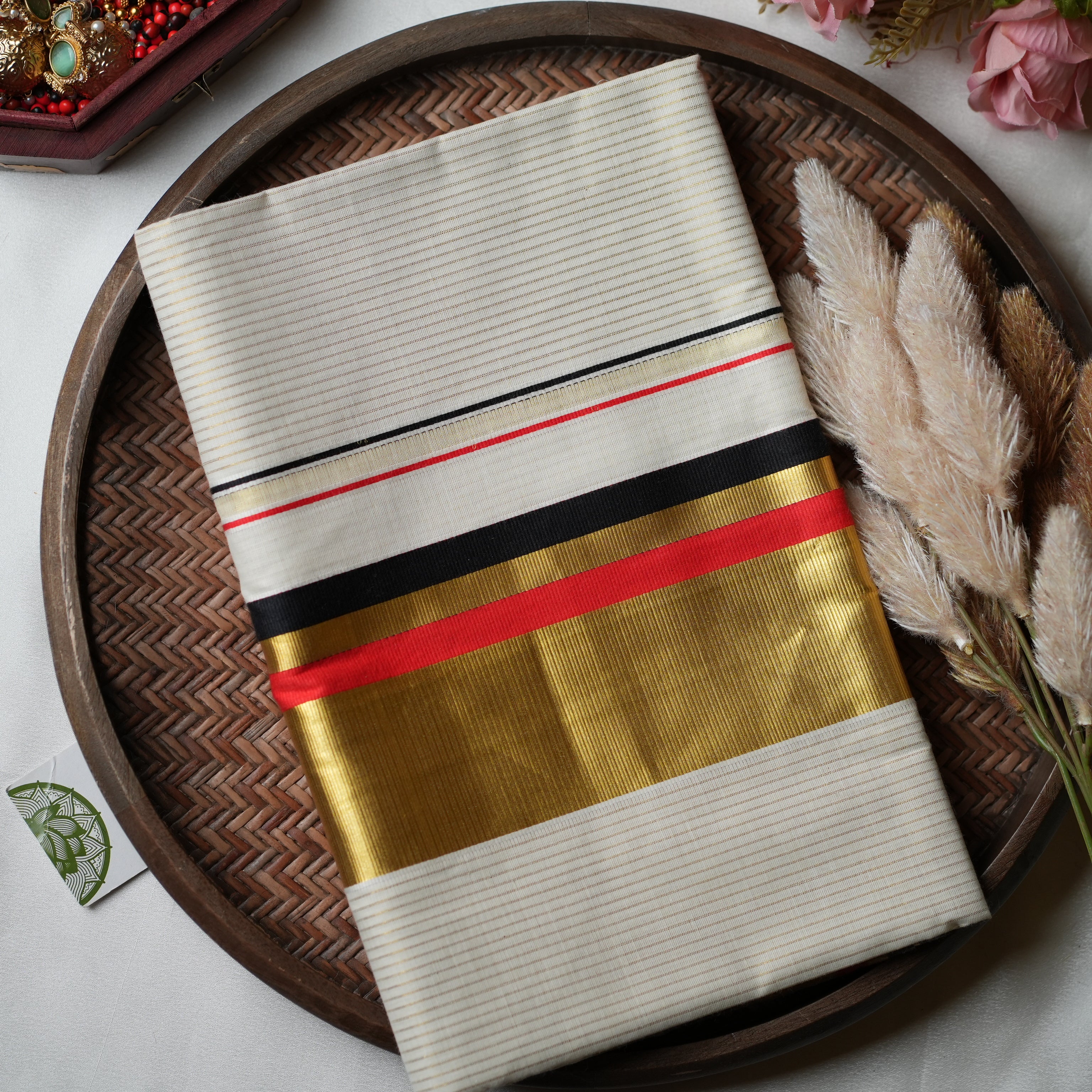 Festive Horizon: The Premium Pure Cotton Tri-Stripe Kerala Saree 🏮