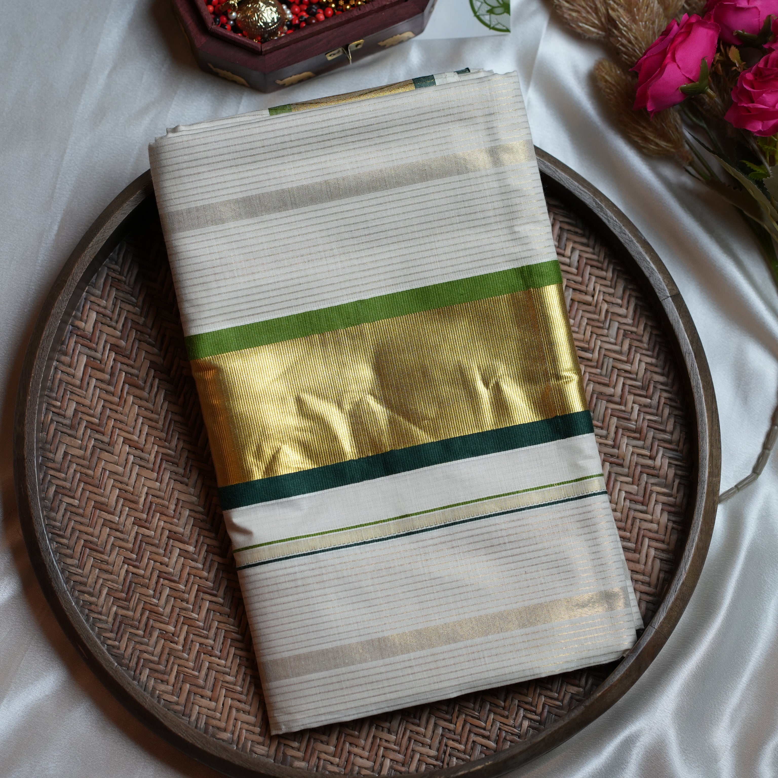 🌿 Verdant Elegance: The Premium Pure Cotton Emerald & Gold Kerala Saree 🌿