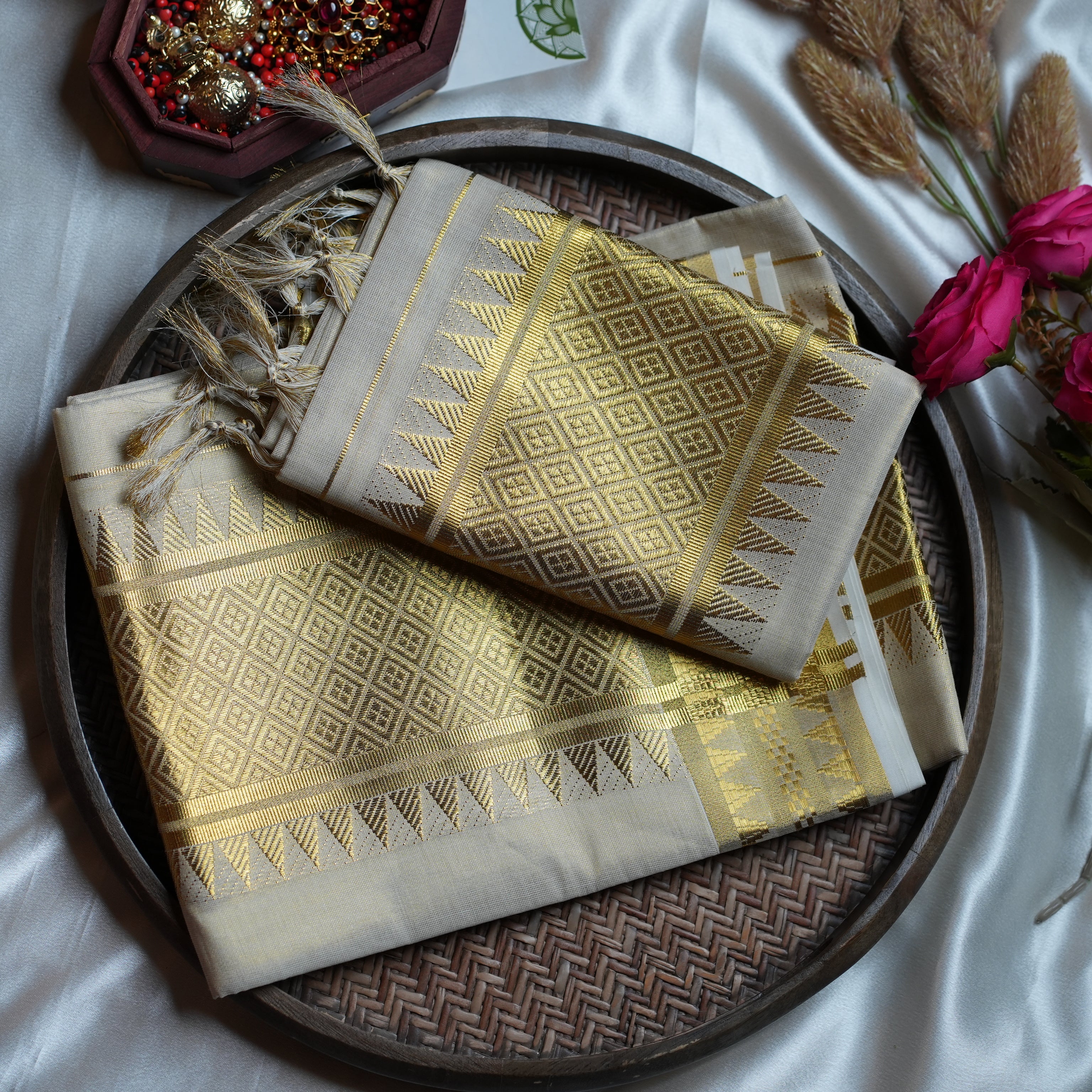 Heritage Temple & Geometric Brocade: The Premium Tissue Kerala Set Mundu 🔺