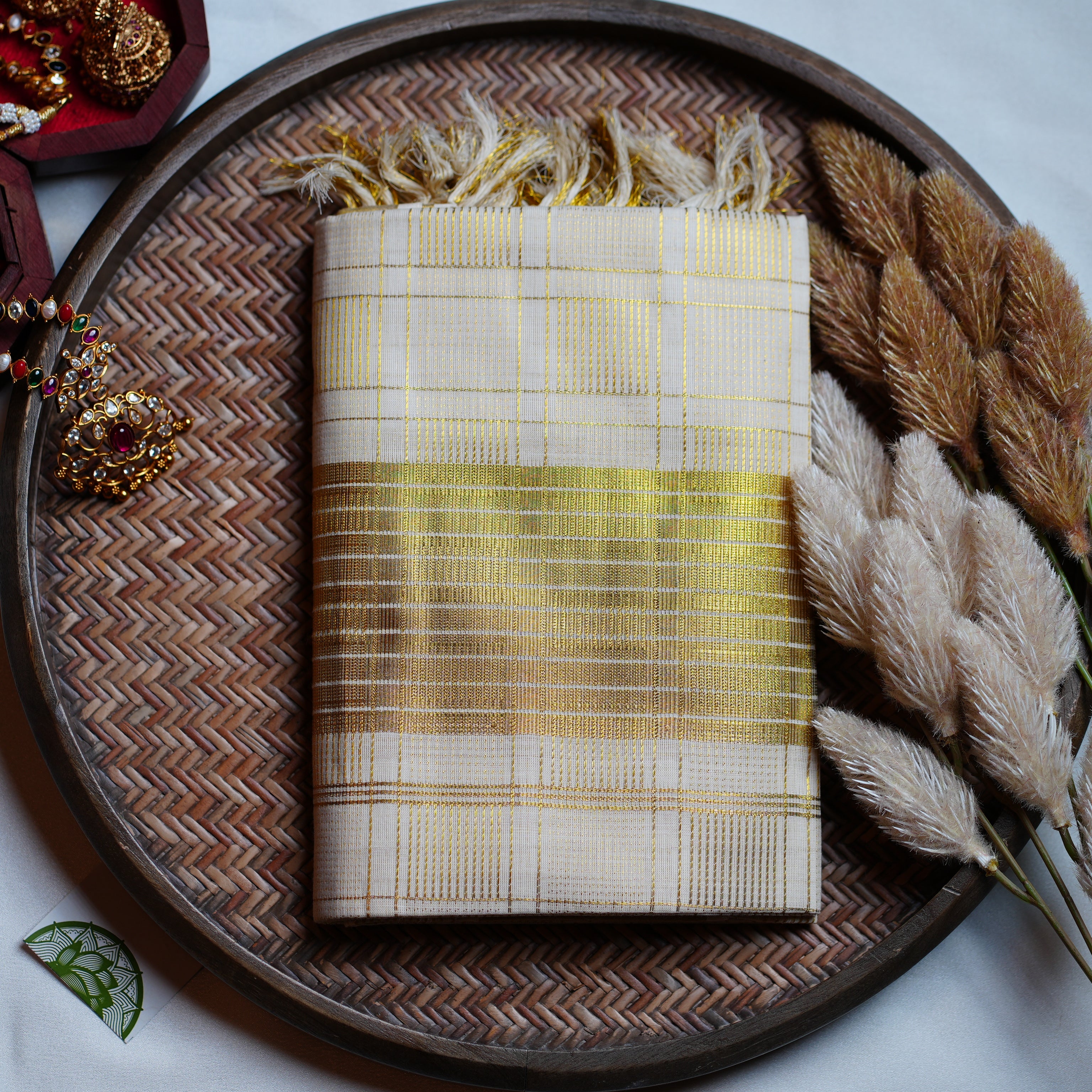✨ Pure Gold Lattice & Shimmering Grid: The Premium Tissue Kerala Set Mundu ✨