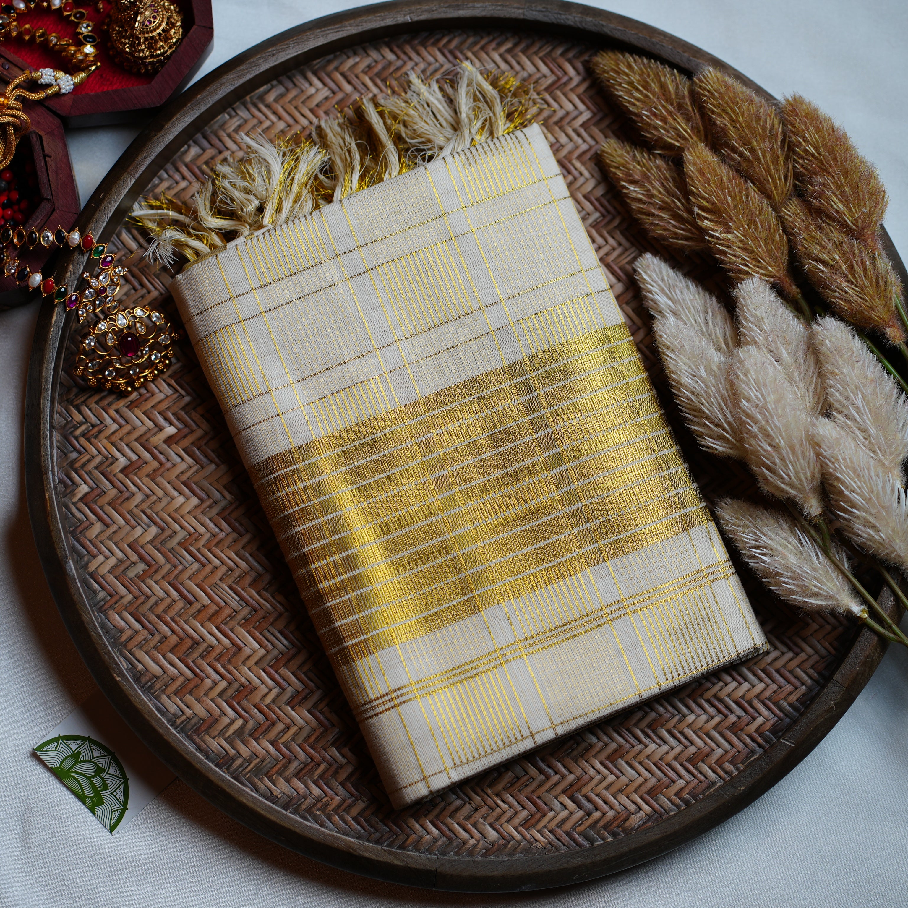 ✨ Pure Gold Lattice & Shimmering Grid: The Premium Tissue Kerala Set Mundu ✨