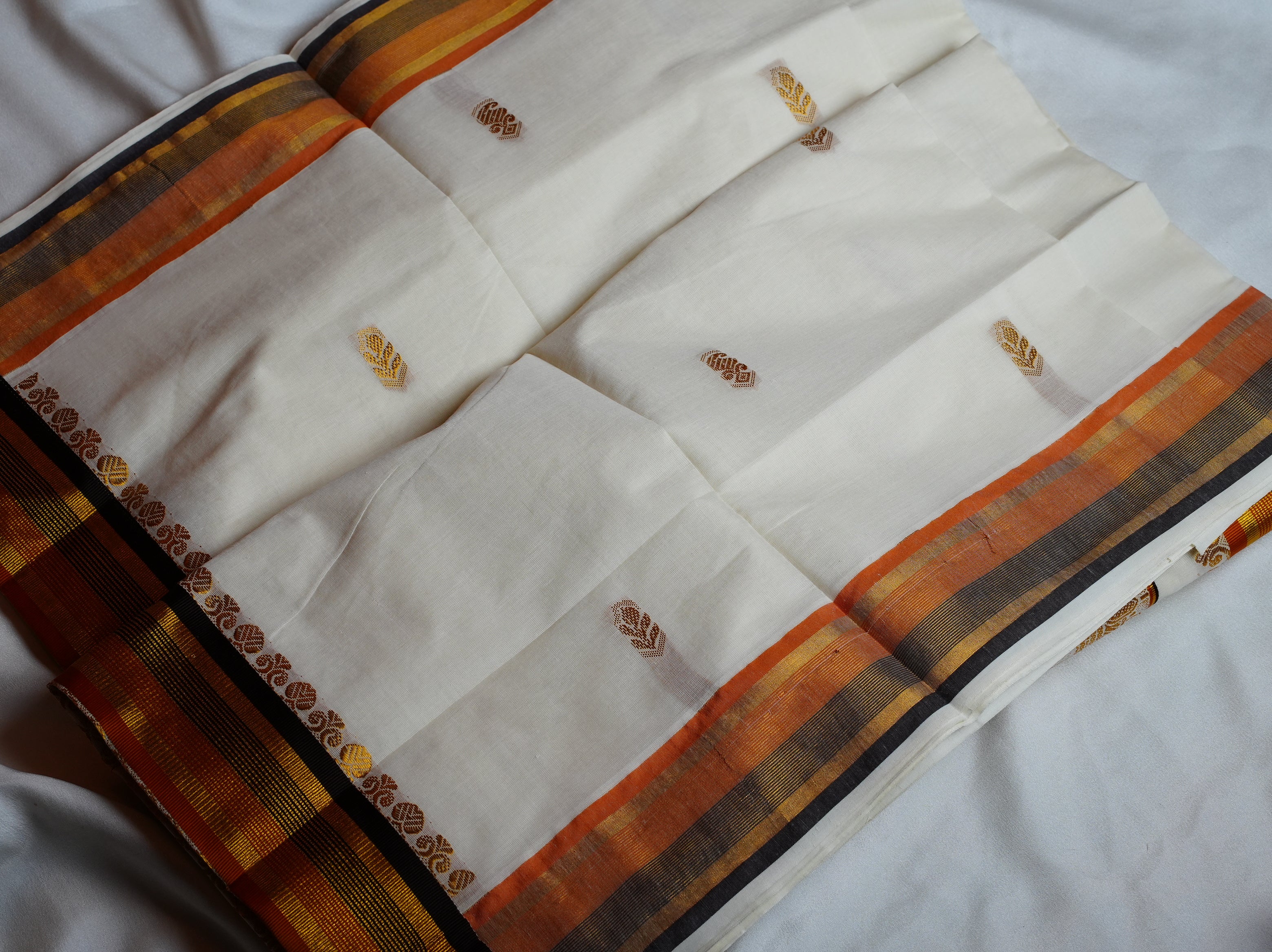 Royal Zari Brocade & Heritage Weaves Cotton Kerala Saree 🦚