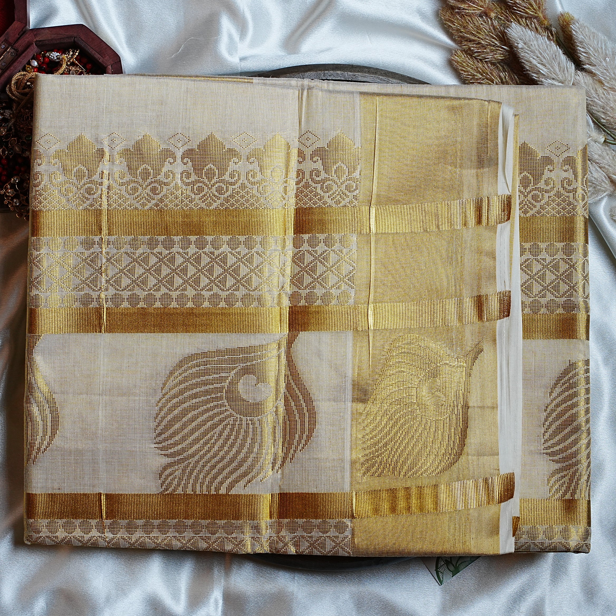 🦚 Shimmering Gold & Royal Peacock Motifs: The Premium Tissue Kerala Saree 🦚
