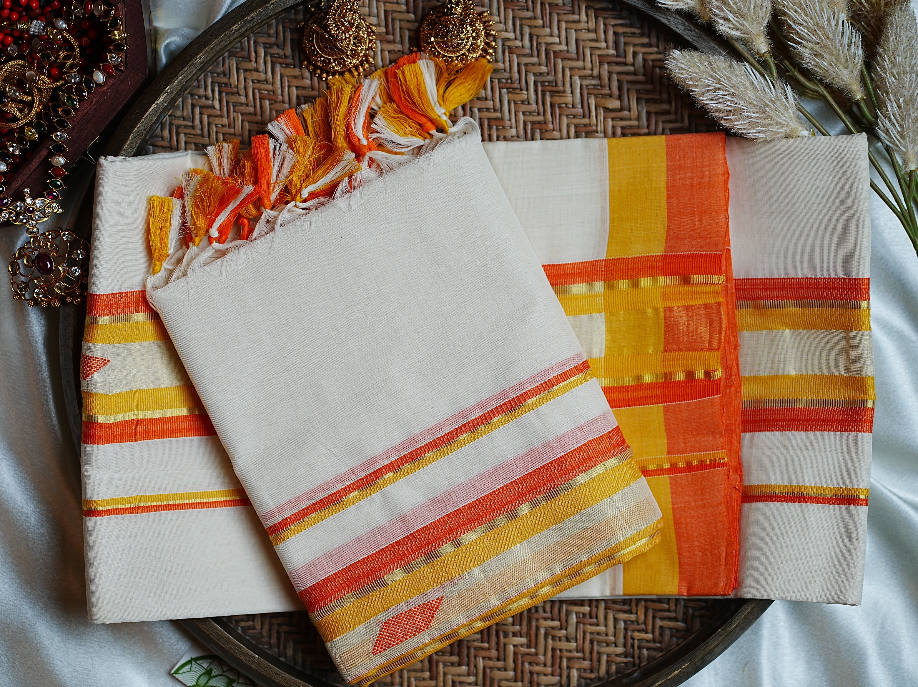 🍊 Radiant Orange & Mustard Stripes: The Premium Balaramapuram Unakapavu Handloom Set Mundu ☀️