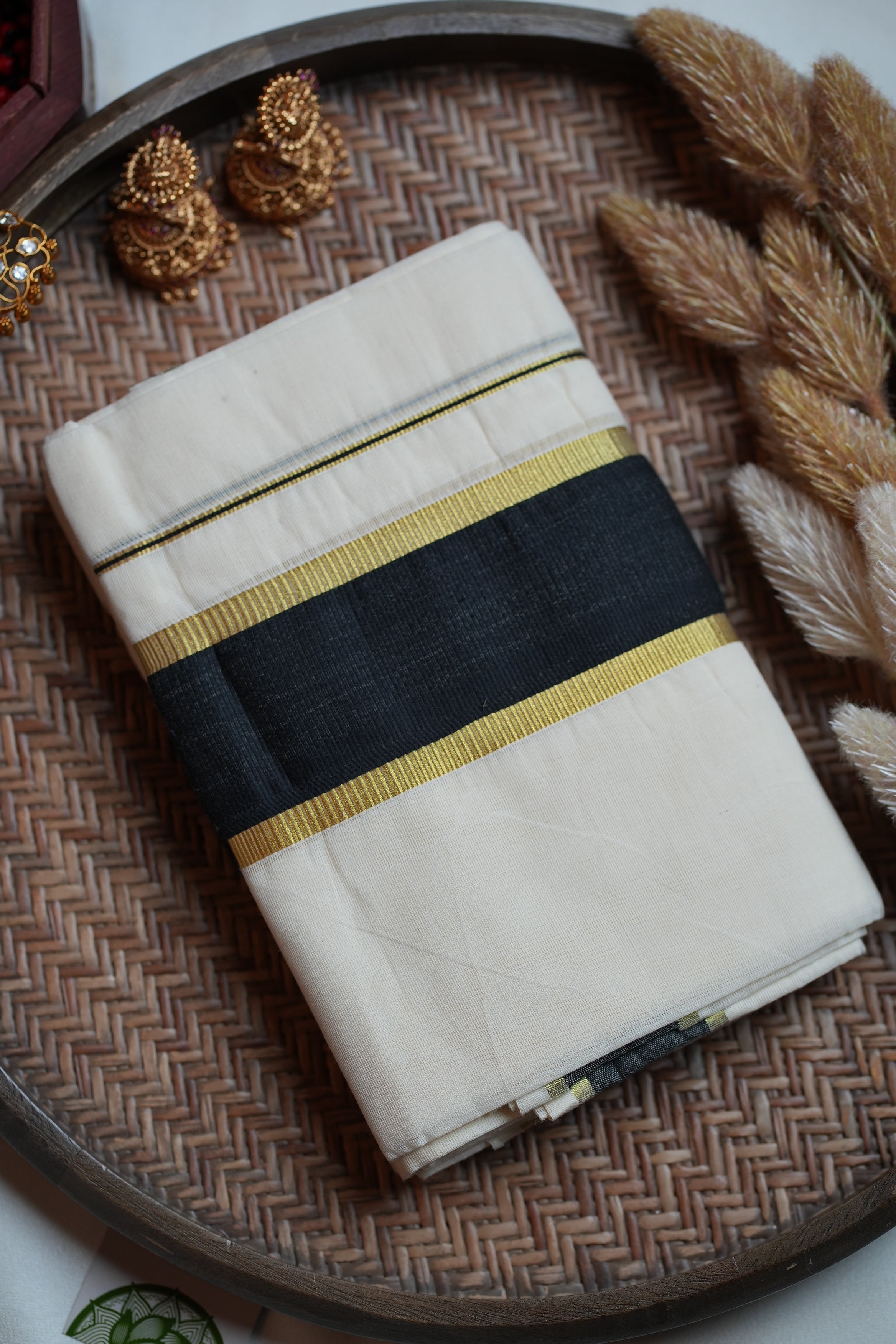 🖤 Classic Jet Black & Lustrous Gold Cotton Kerala Single Set Mundu ✨
