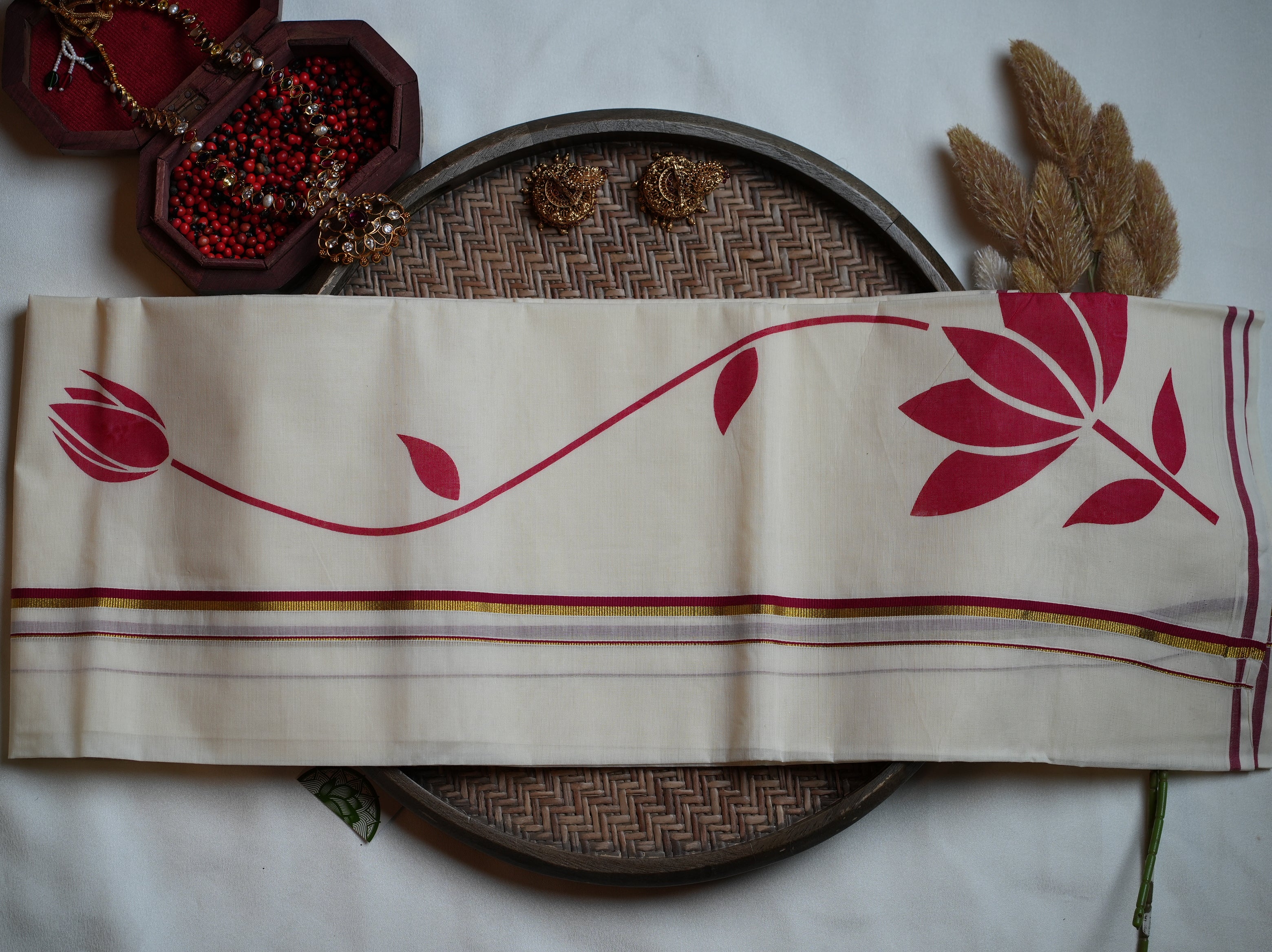 🪷 Magenta Lotus & Elegant Borders Cotton Kerala Set Mundu 🪷