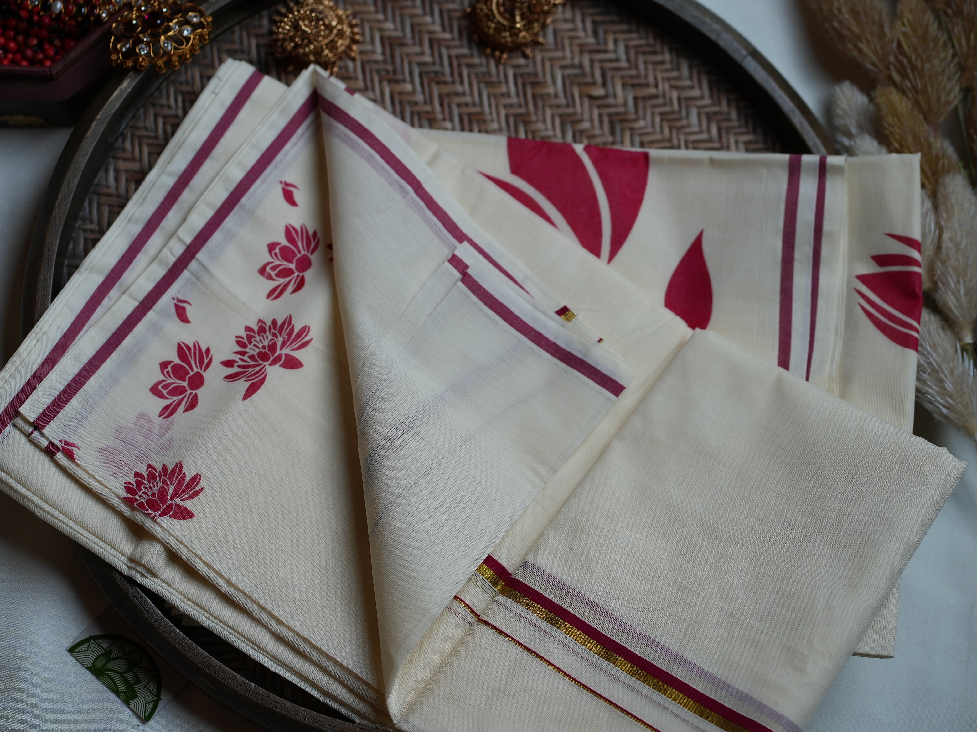 🪷 Magenta Lotus & Elegant Borders Cotton Kerala Set Mundu 🪷