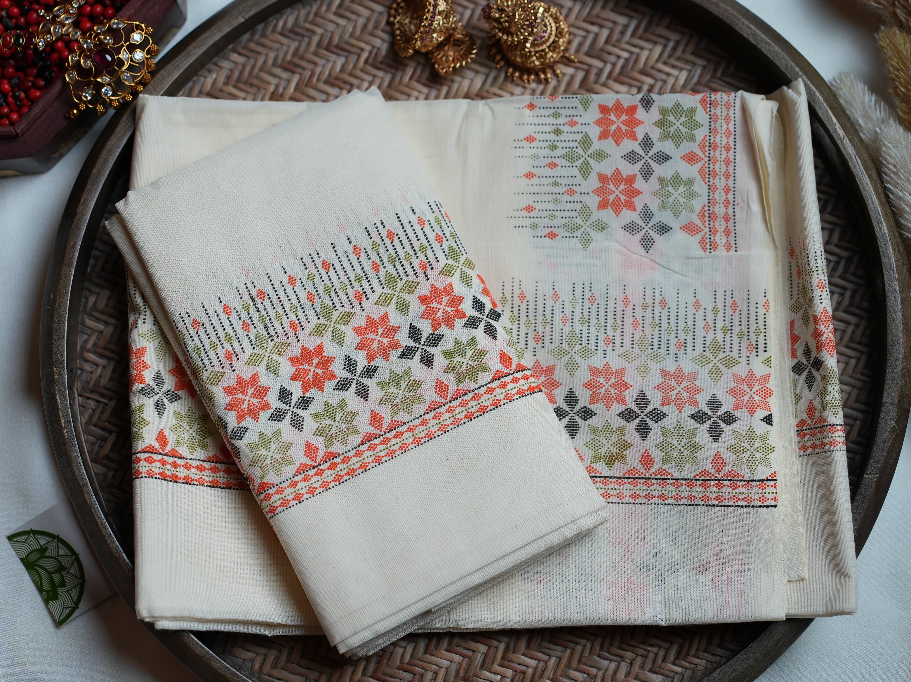 🌿 Earthy Florals & Geometric Elegance Cotton Kerala Single Set Mundu 🔸