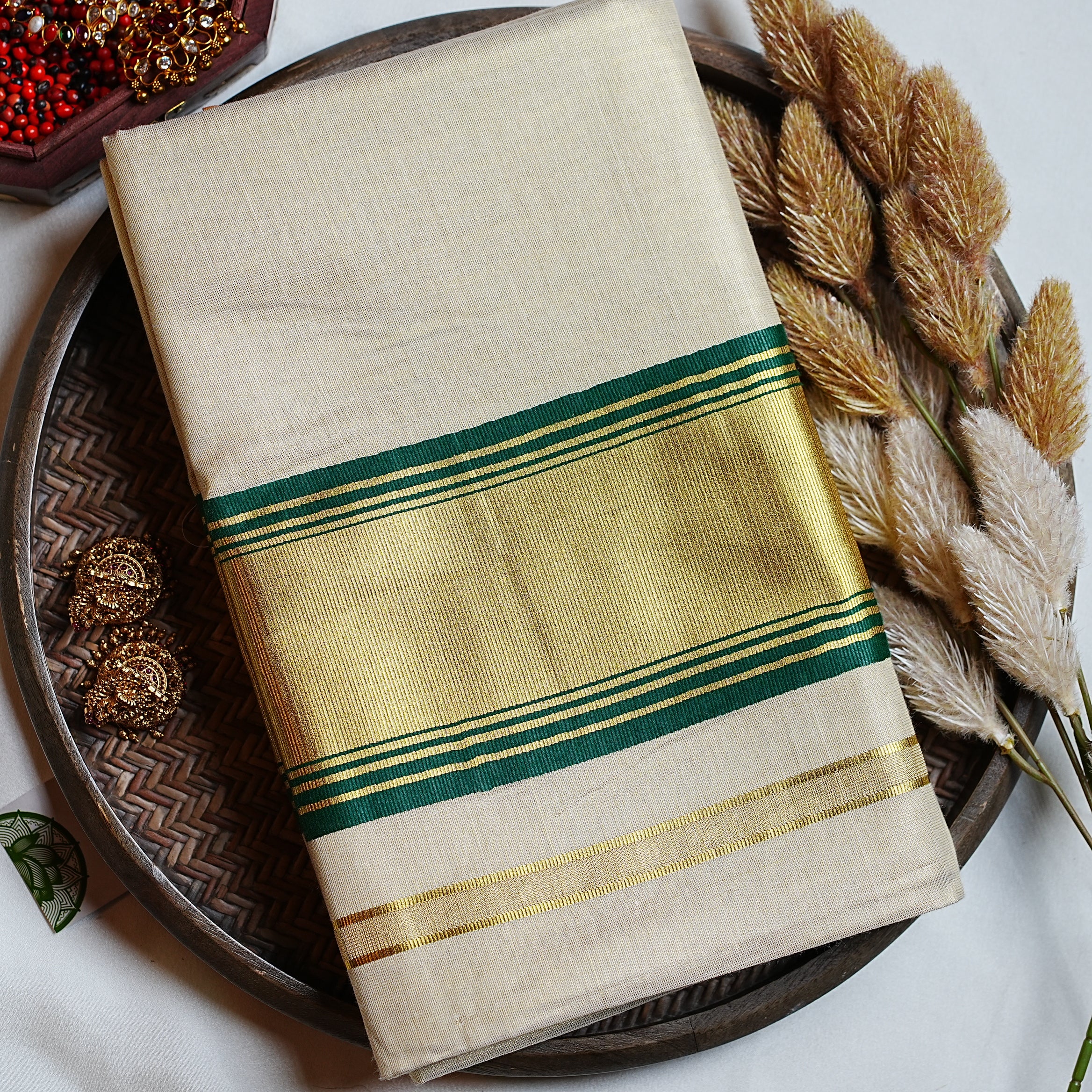 🌿 Bottle Green & Shimmering Kasavu: The Premium Tissue Kerala Saree ✨