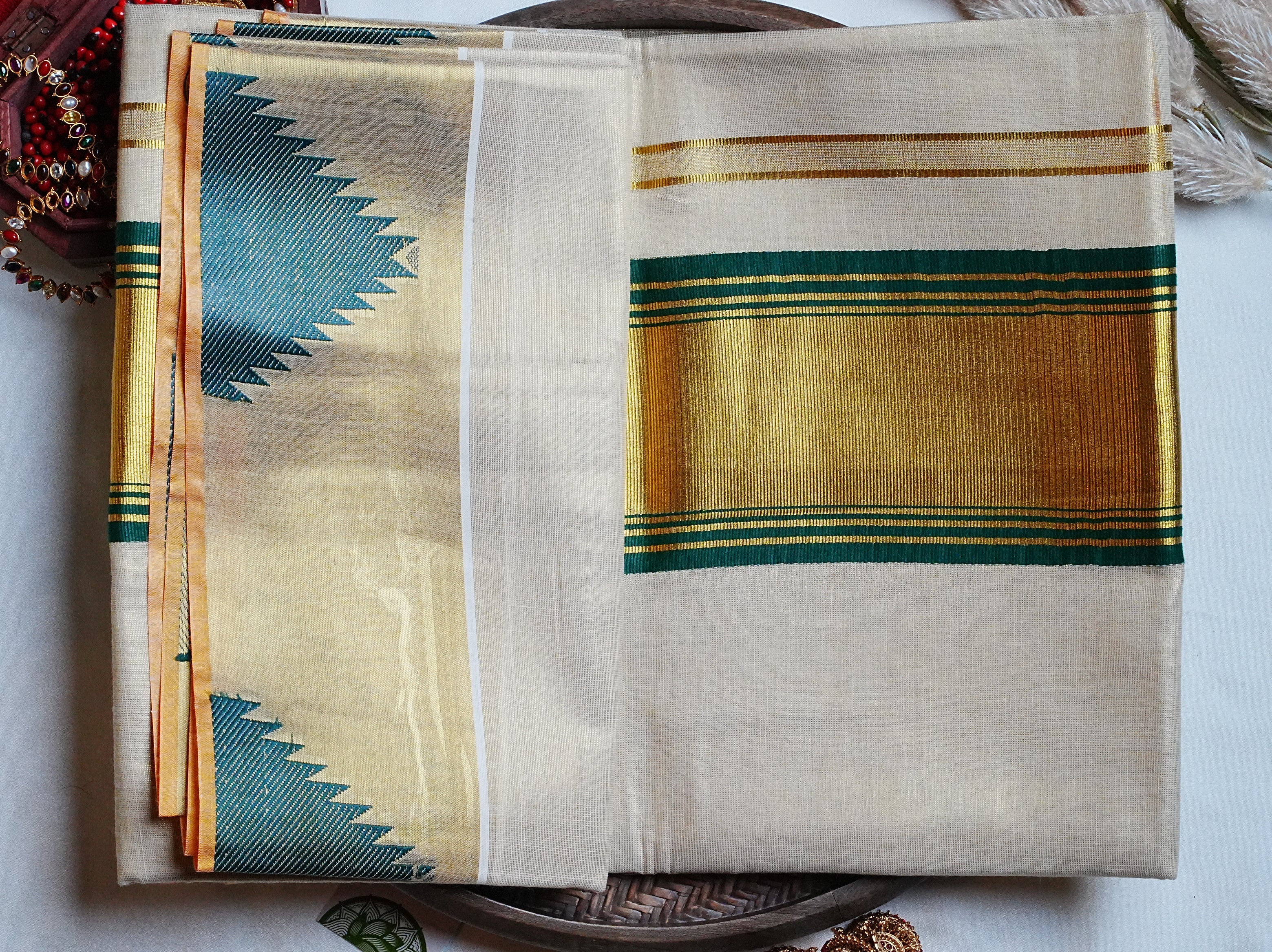 🌿 Bottle Green & Shimmering Kasavu: The Premium Tissue Kerala Saree ✨