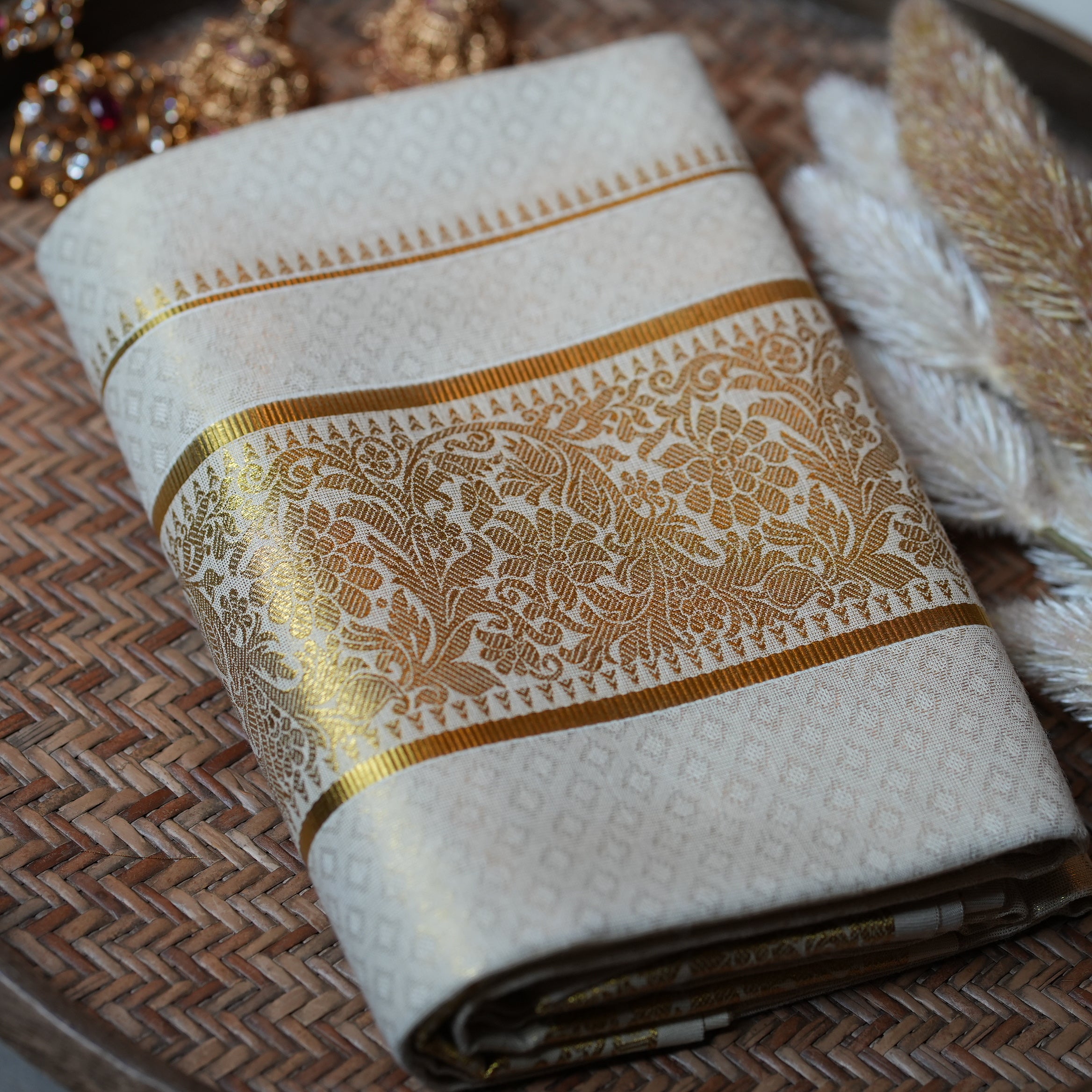 🌿 Ornate Floral Zari Jacquard: Premium Cotton Single Set Mundu ✨
