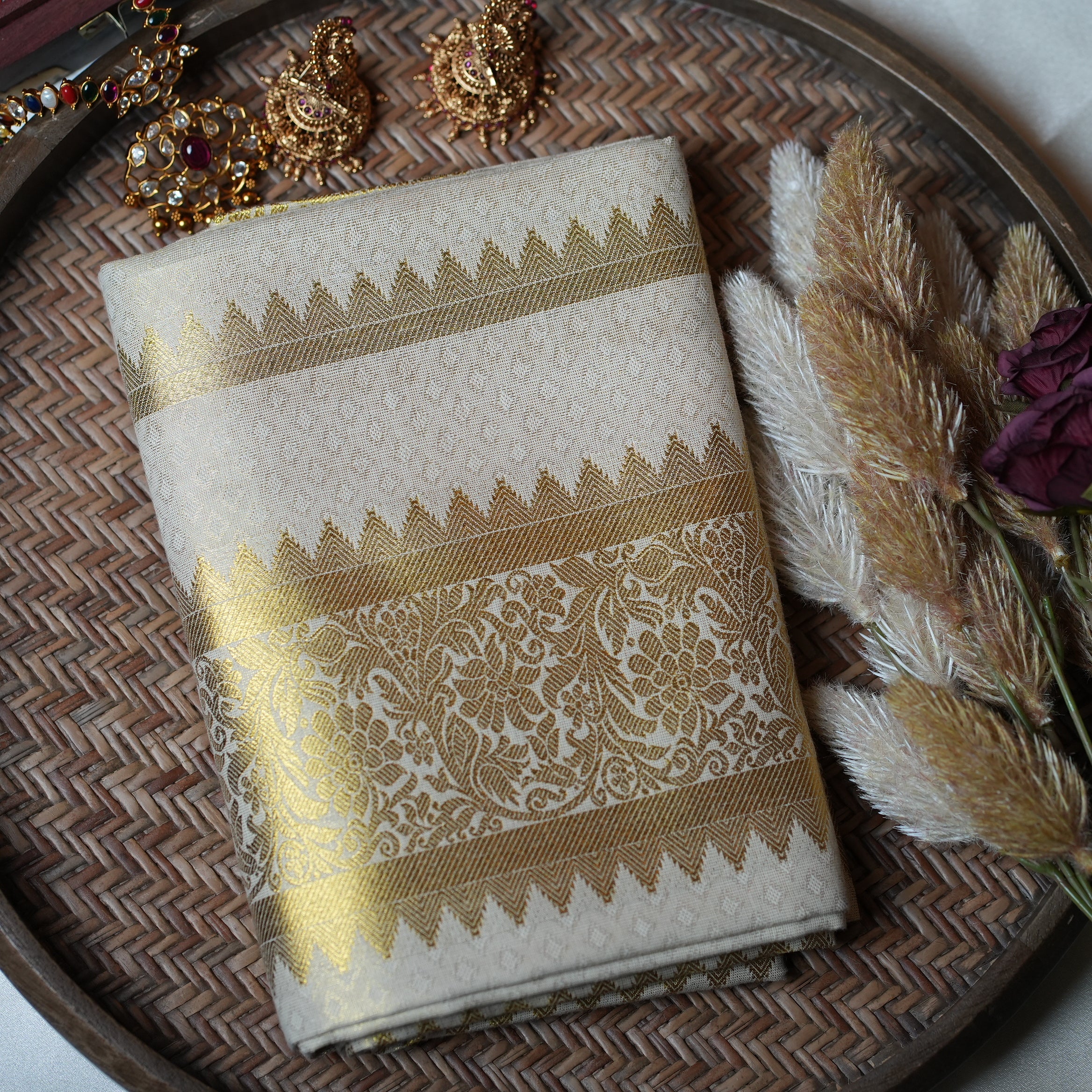 🌾 Royal Temple Puliyilakkara & Floral Jacquard: Premium Cotton Single Set Mundu ✨