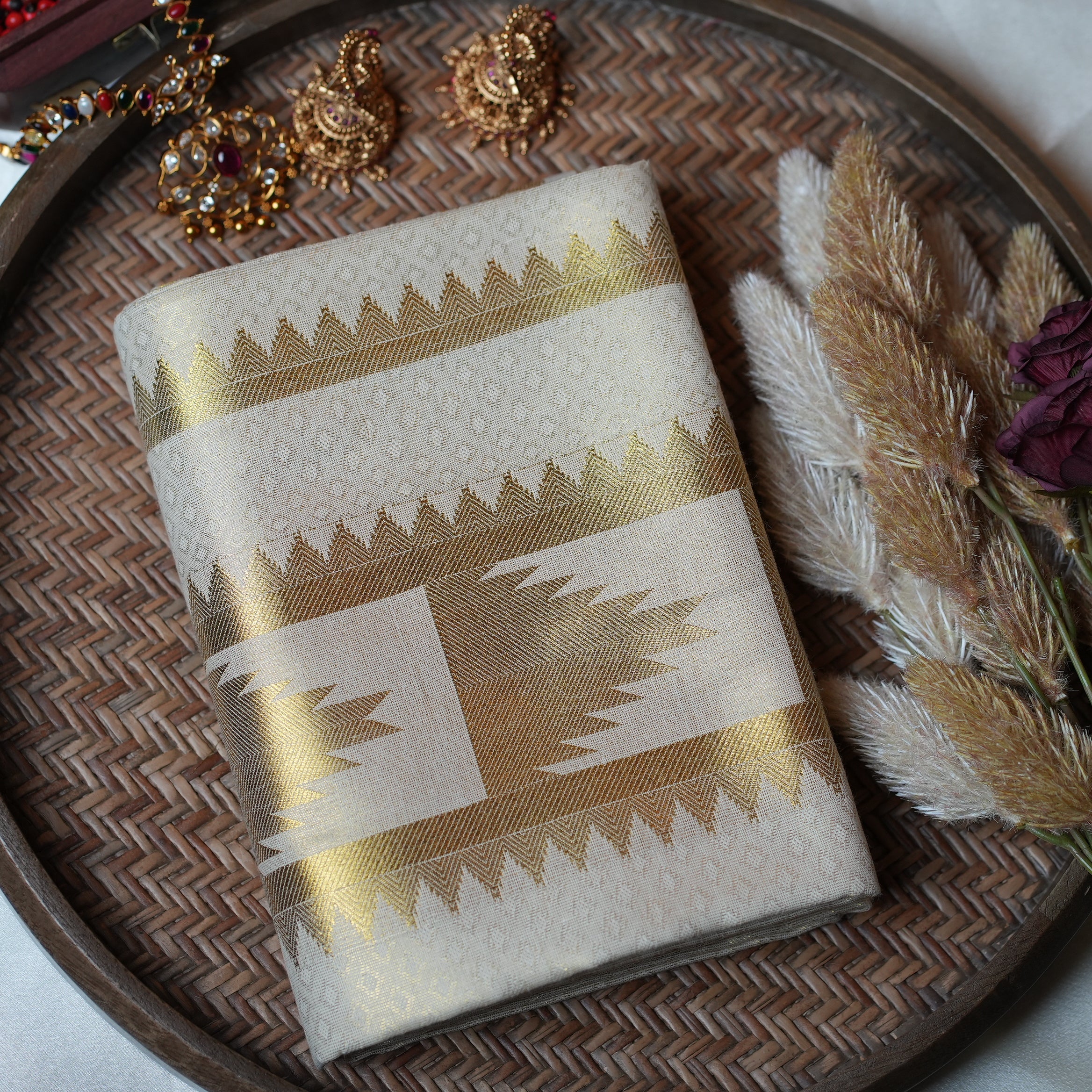 🔱 Royal Double-Kara Temple & Chevron Jacquard: Premium Cotton Single Set Mundu ✨