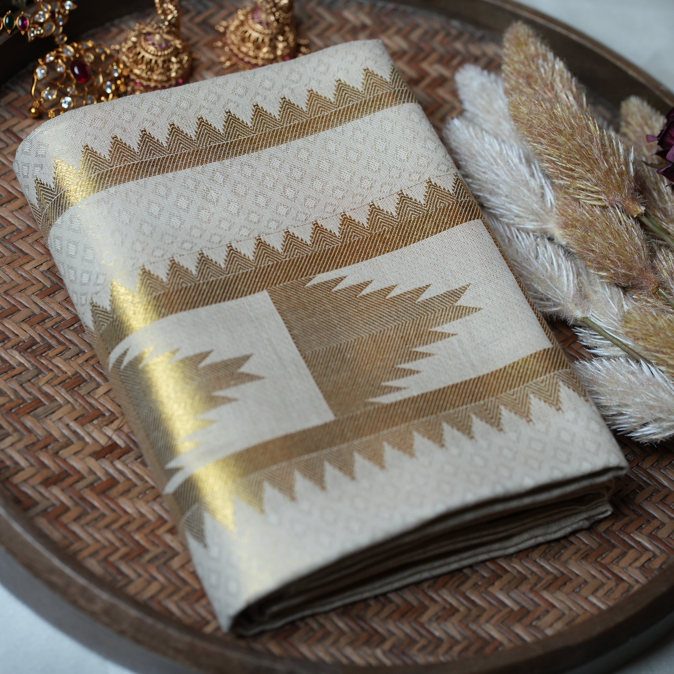 🔱 Royal Double-Kara Temple & Chevron Jacquard: Premium Cotton Single Set Mundu ✨