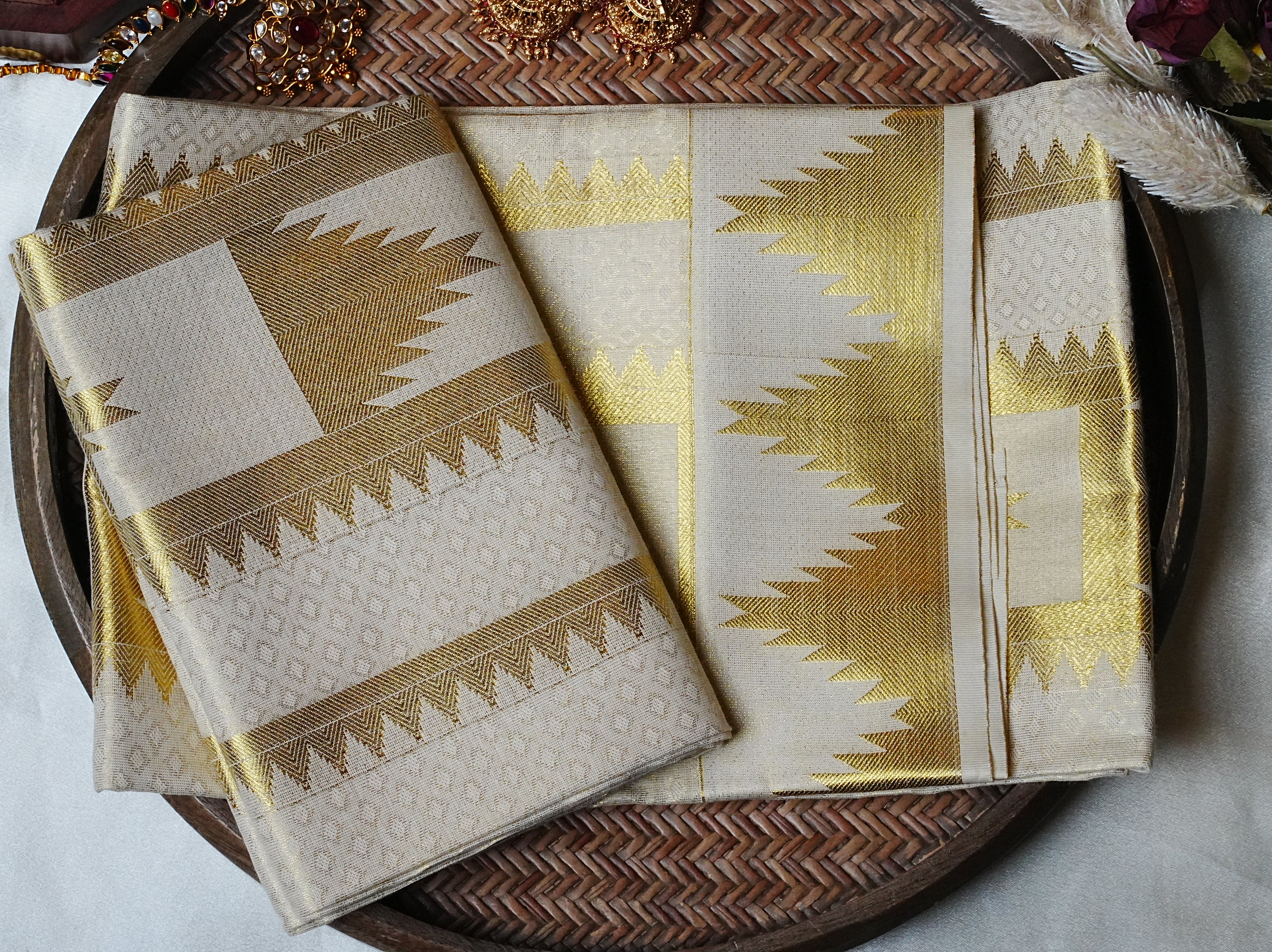 🔱 Royal Double-Kara Temple & Chevron Jacquard: Premium Cotton Single Set Mundu ✨