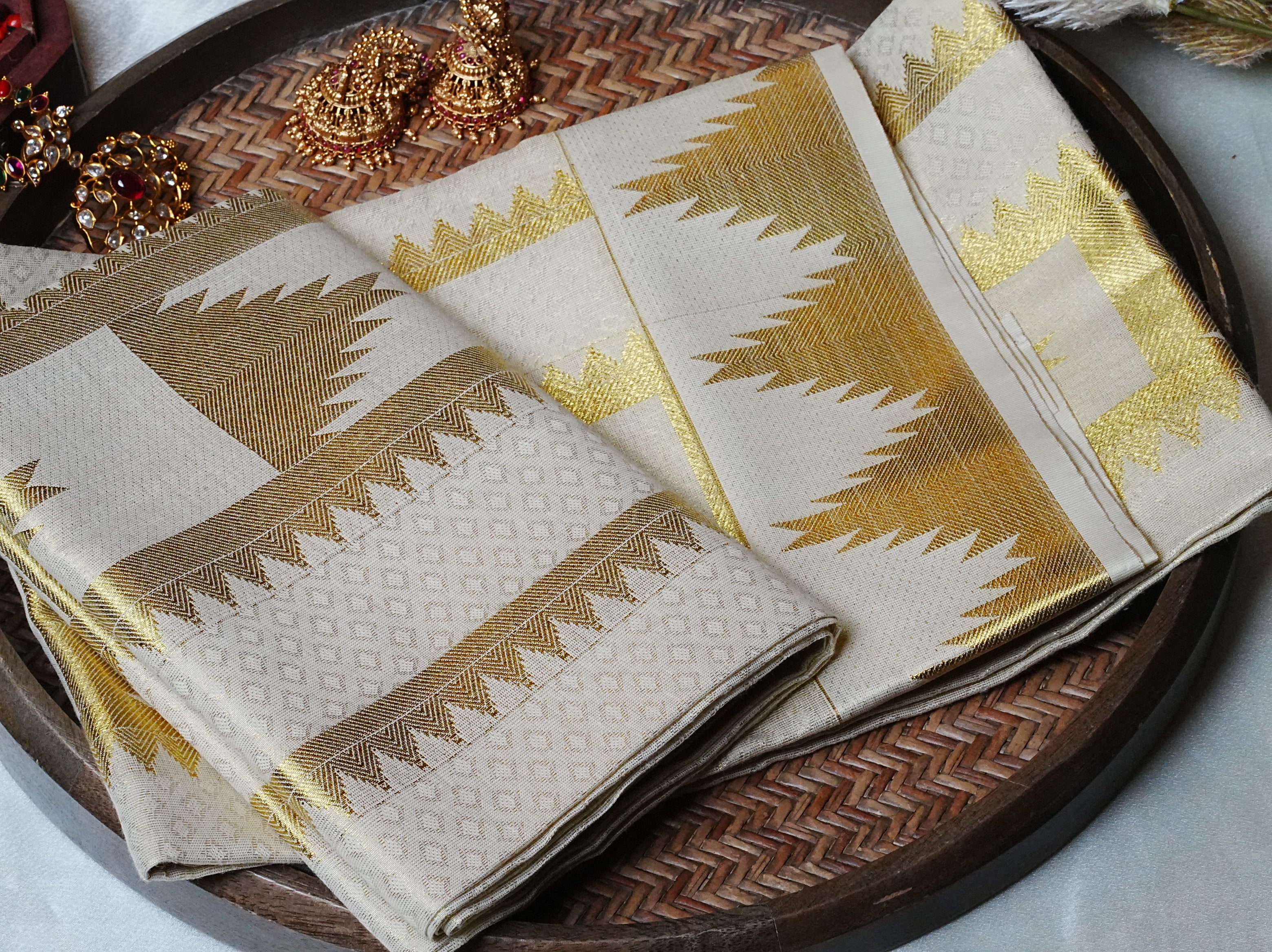 🔱 Royal Double-Kara Temple & Chevron Jacquard: Premium Cotton Single Set Mundu ✨