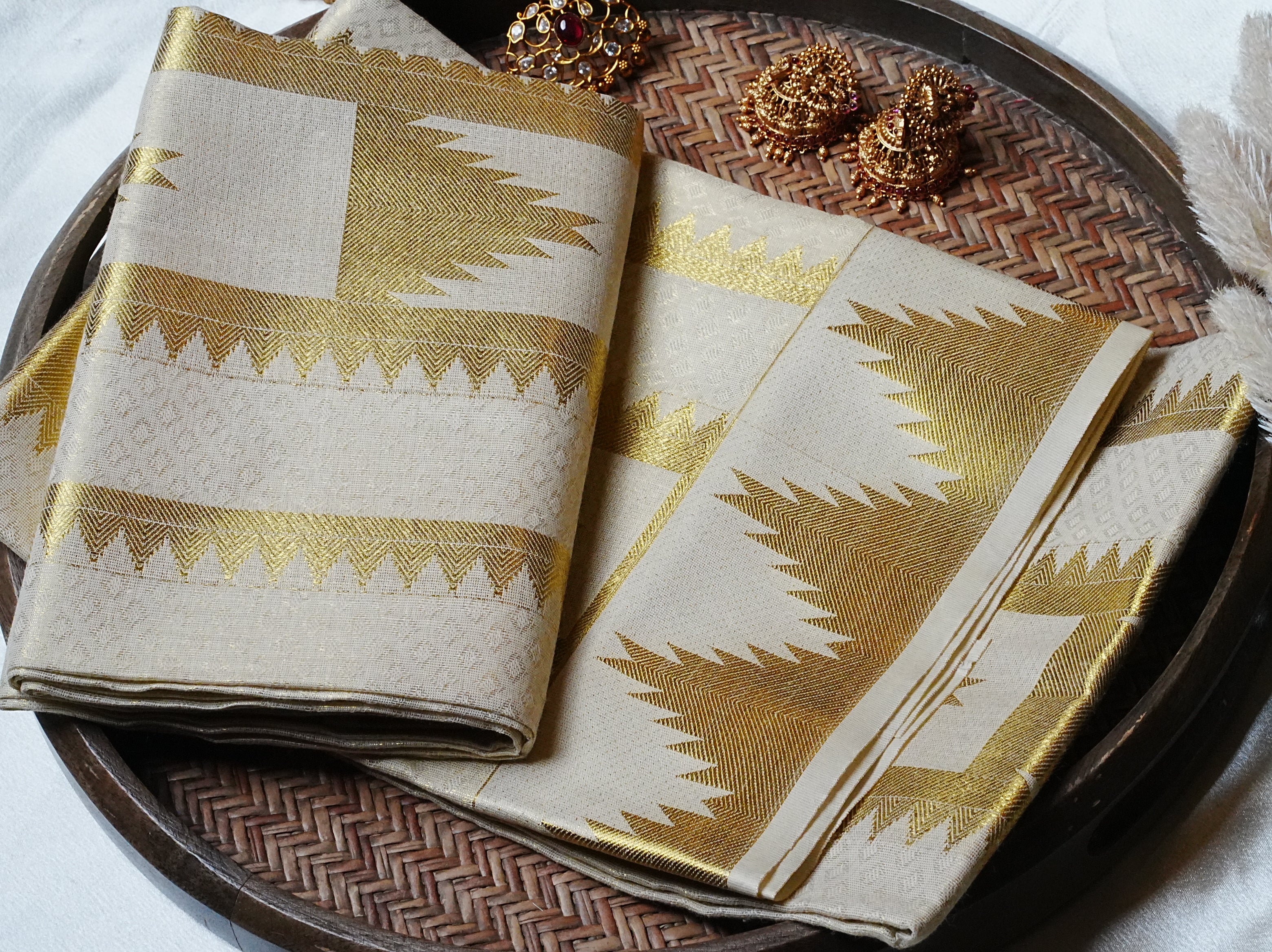 🔱 Royal Double-Kara Temple & Chevron Jacquard: Premium Cotton Single Set Mundu ✨