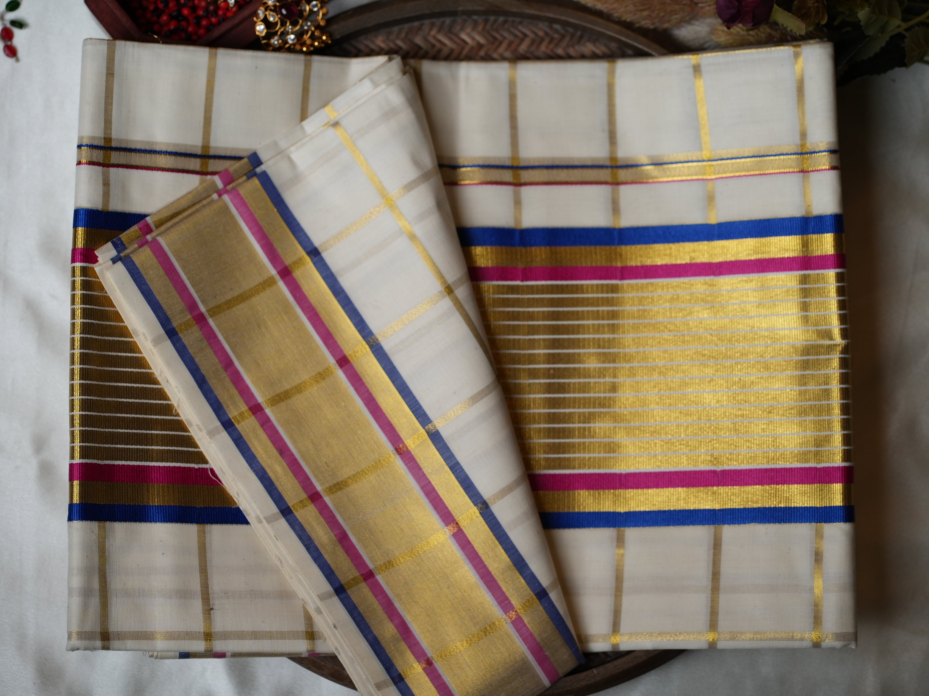 ❤️ Golden Windowpane Checks & Festive Red-Blue Accent: Premium Cotton Kerala Saree ✨