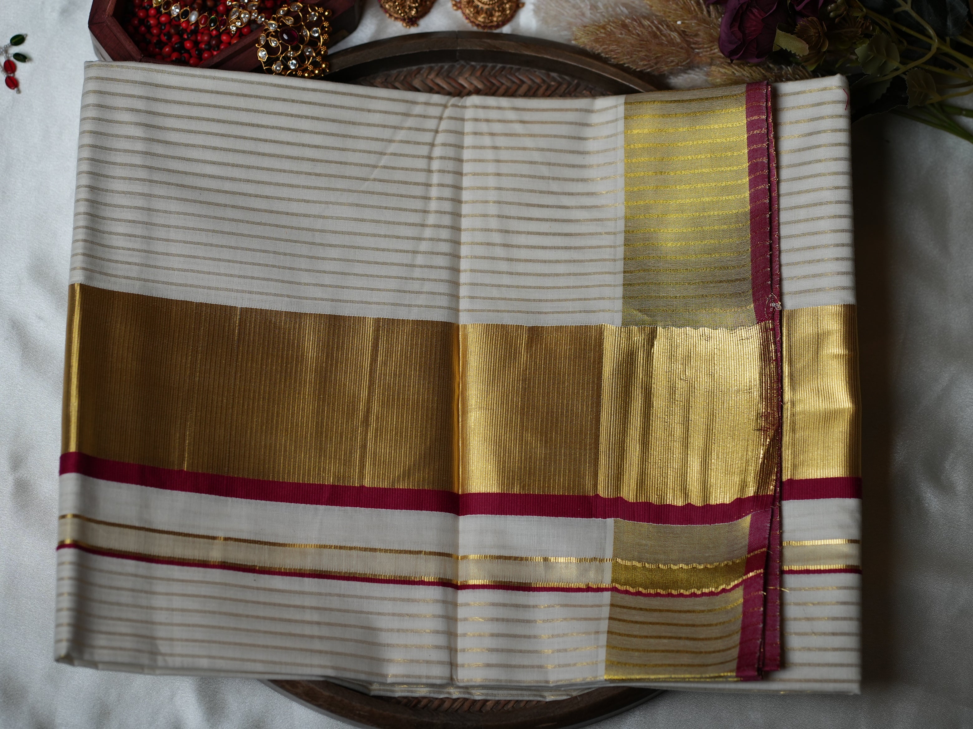 🌟 Golden Zari Stripes & Rich Magenta: Premium Cotton Kerala Saree ✨