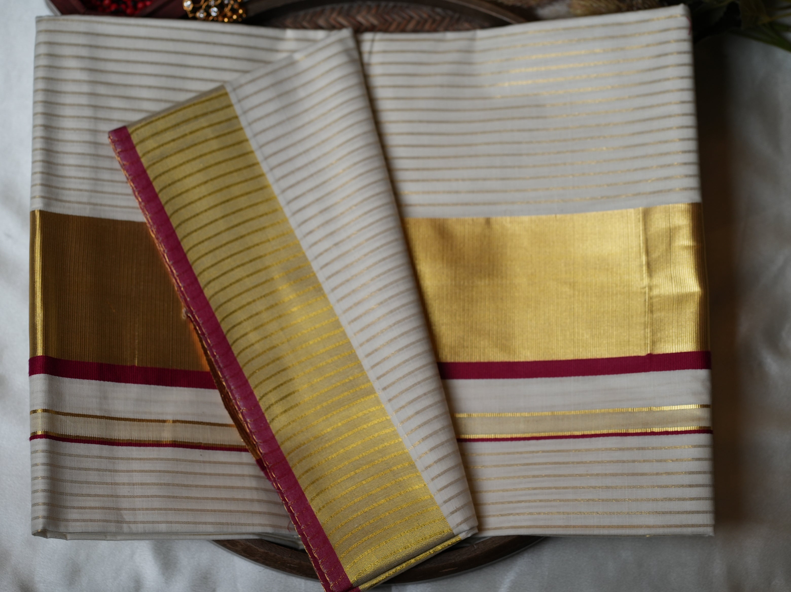 🌟 Golden Zari Stripes & Rich Magenta: Premium Cotton Kerala Saree ✨