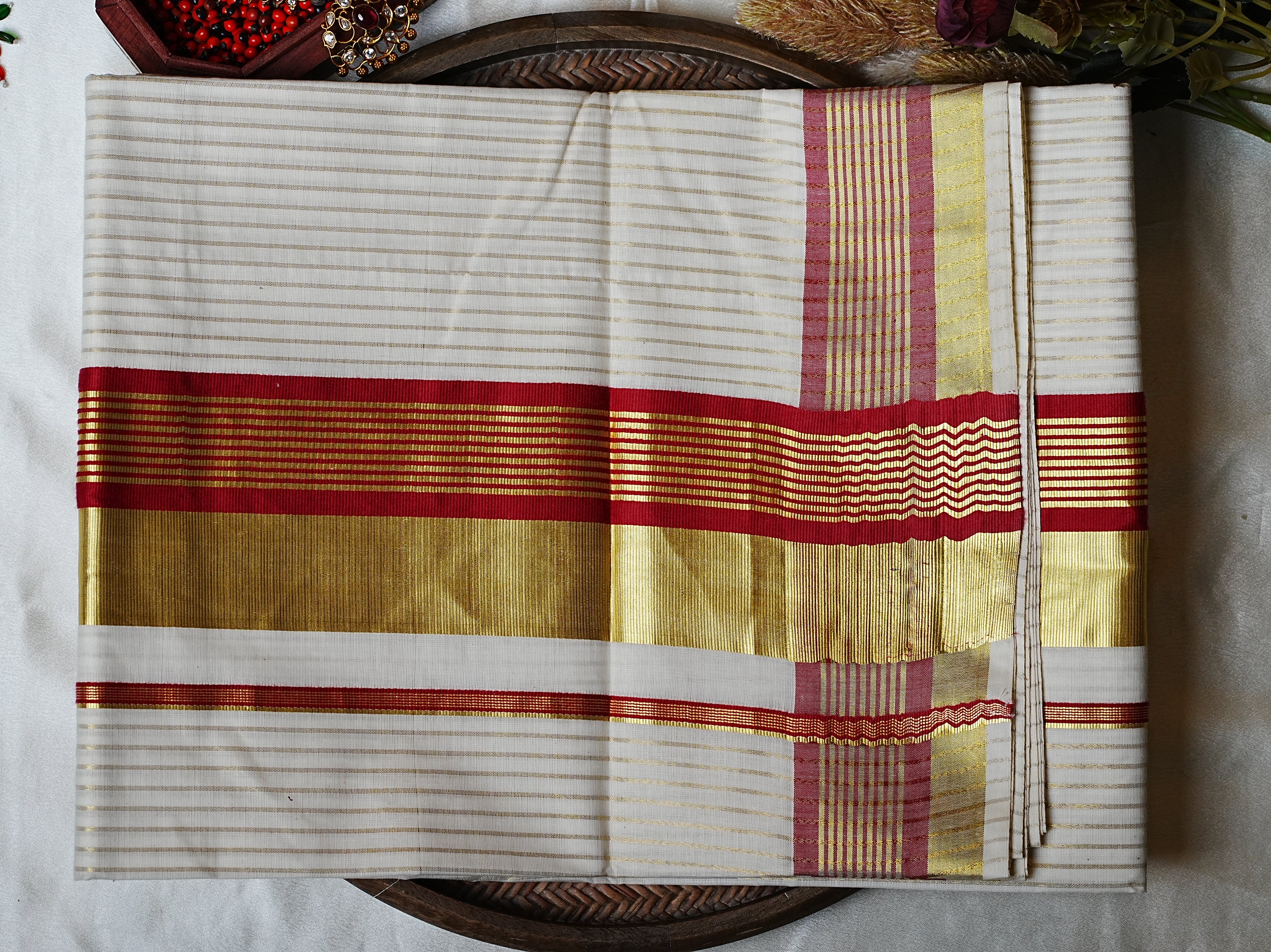 ❤️ Golden Zari Stripes & Festive Maroon-Crimson Accent: Premium Cotton Kerala Saree ✨