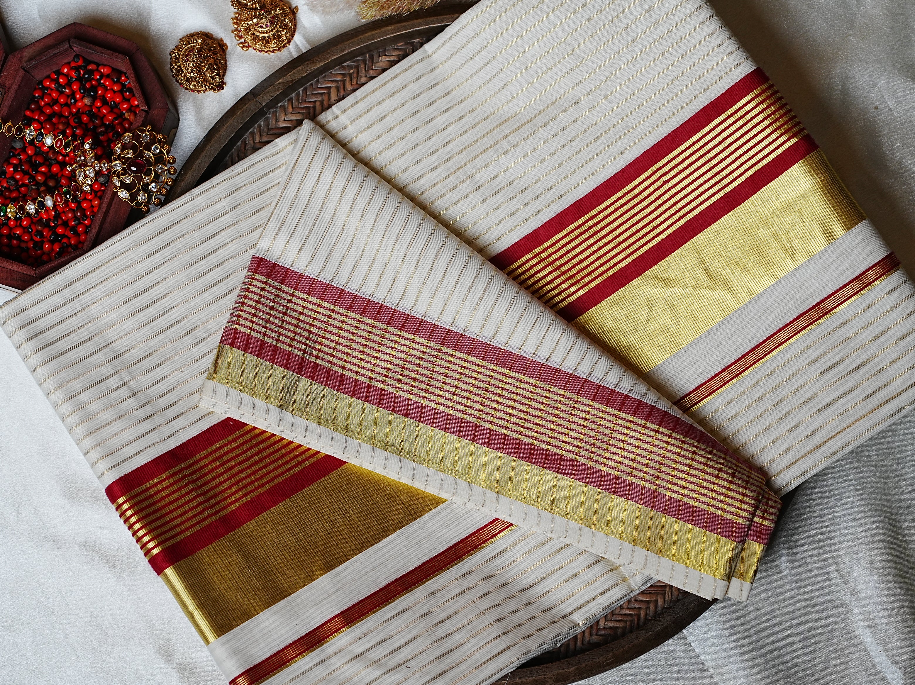 ❤️ Golden Zari Stripes & Festive Maroon-Crimson Accent: Premium Cotton Kerala Saree ✨
