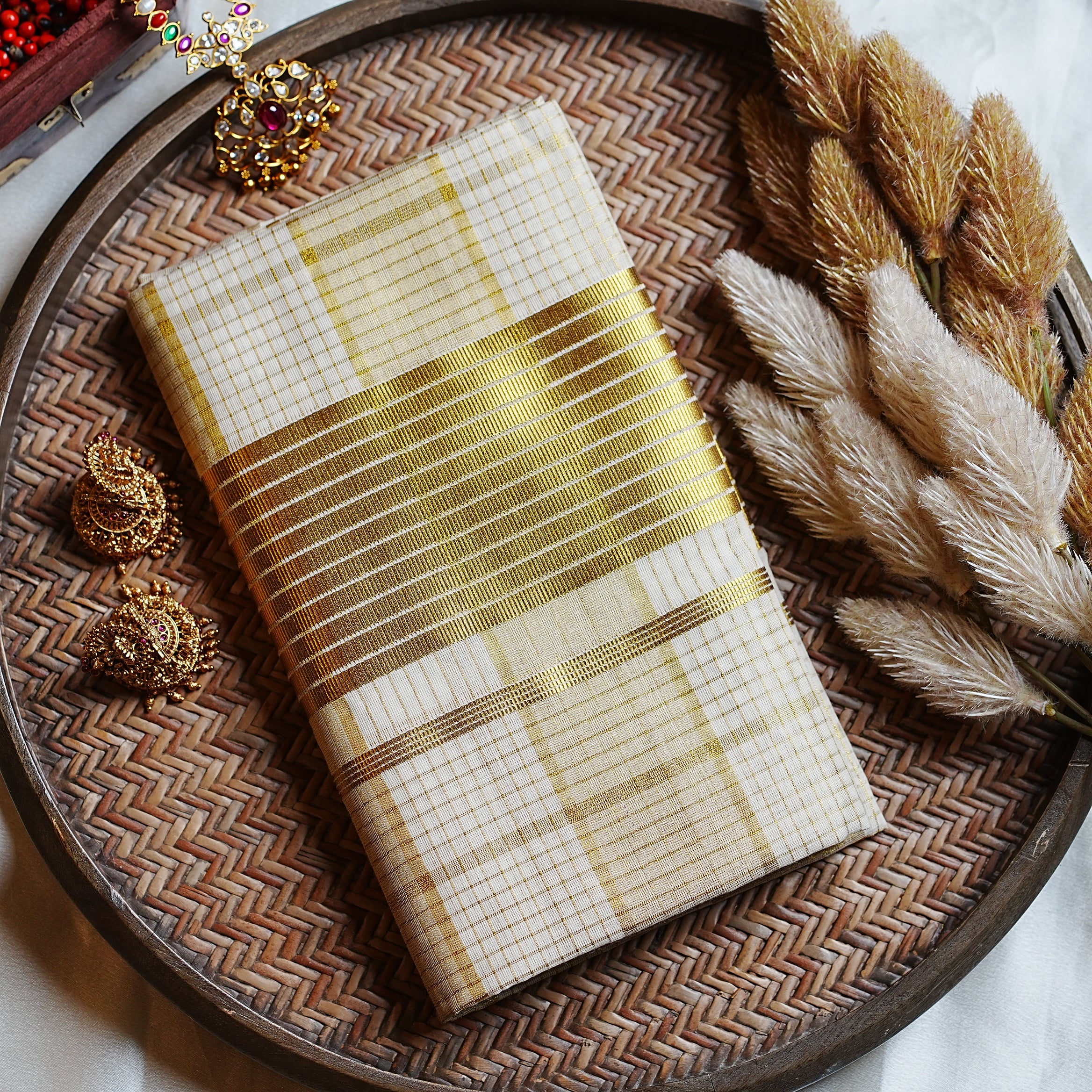 🌾 Shimmering Golden Checks: The Premium Kerala Tissue Set Mundu ✨